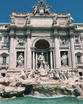 特莱维喷泉历史悠久，宏伟壮观，是罗马必看的地标