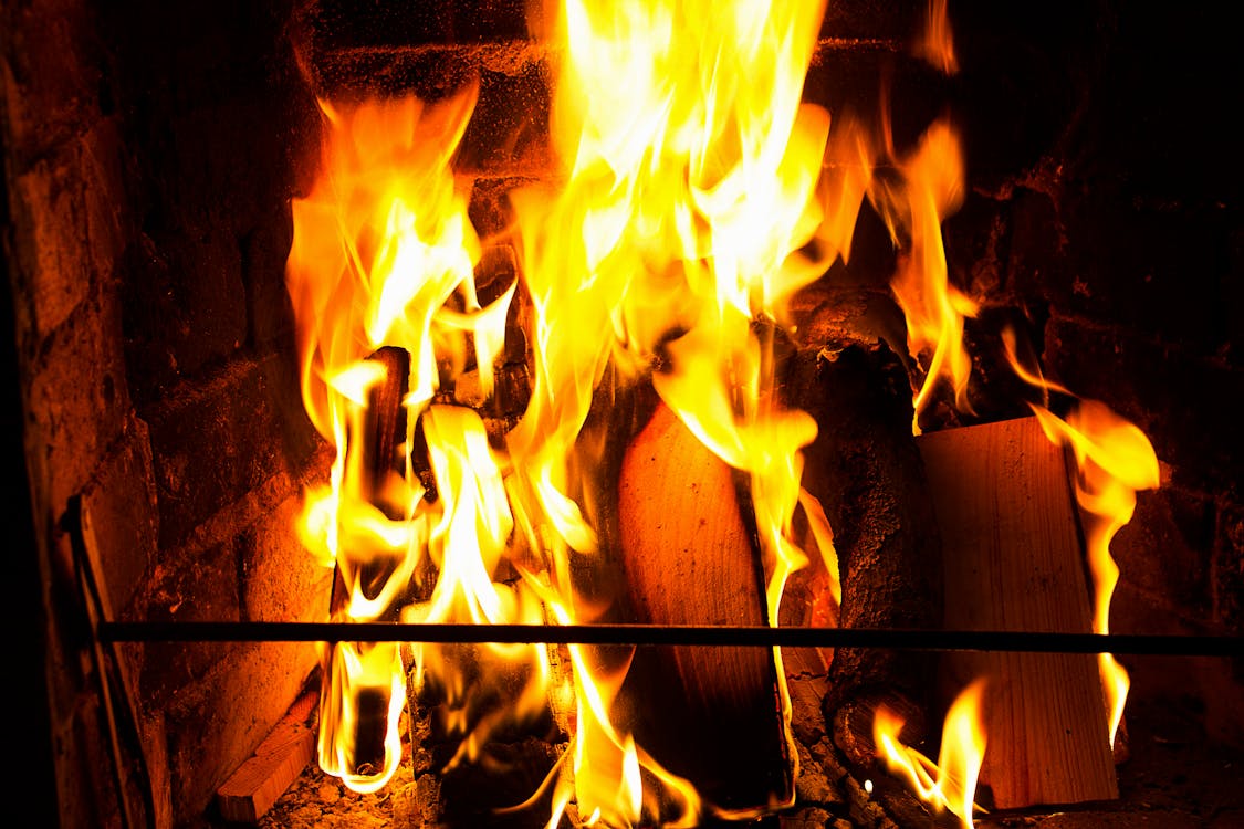 無料 薪に火をつける 写真素材