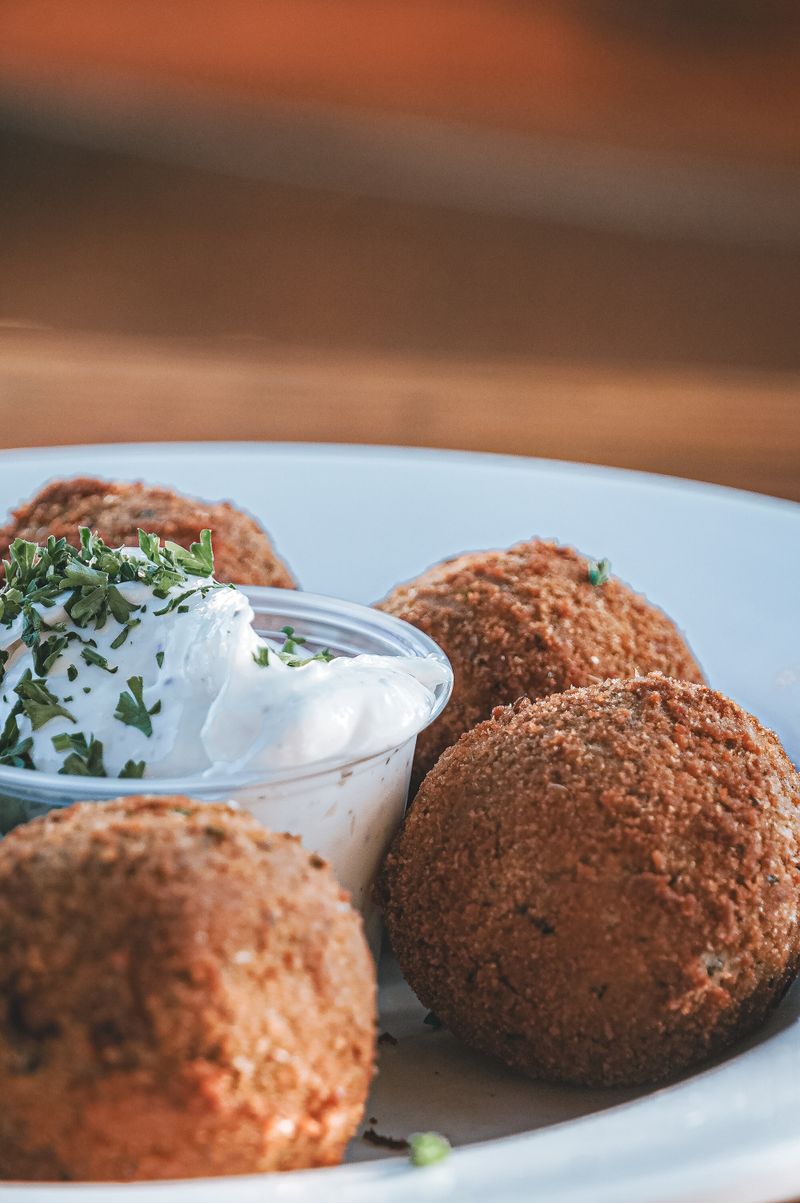 Bomba picantona y croquetas caseras