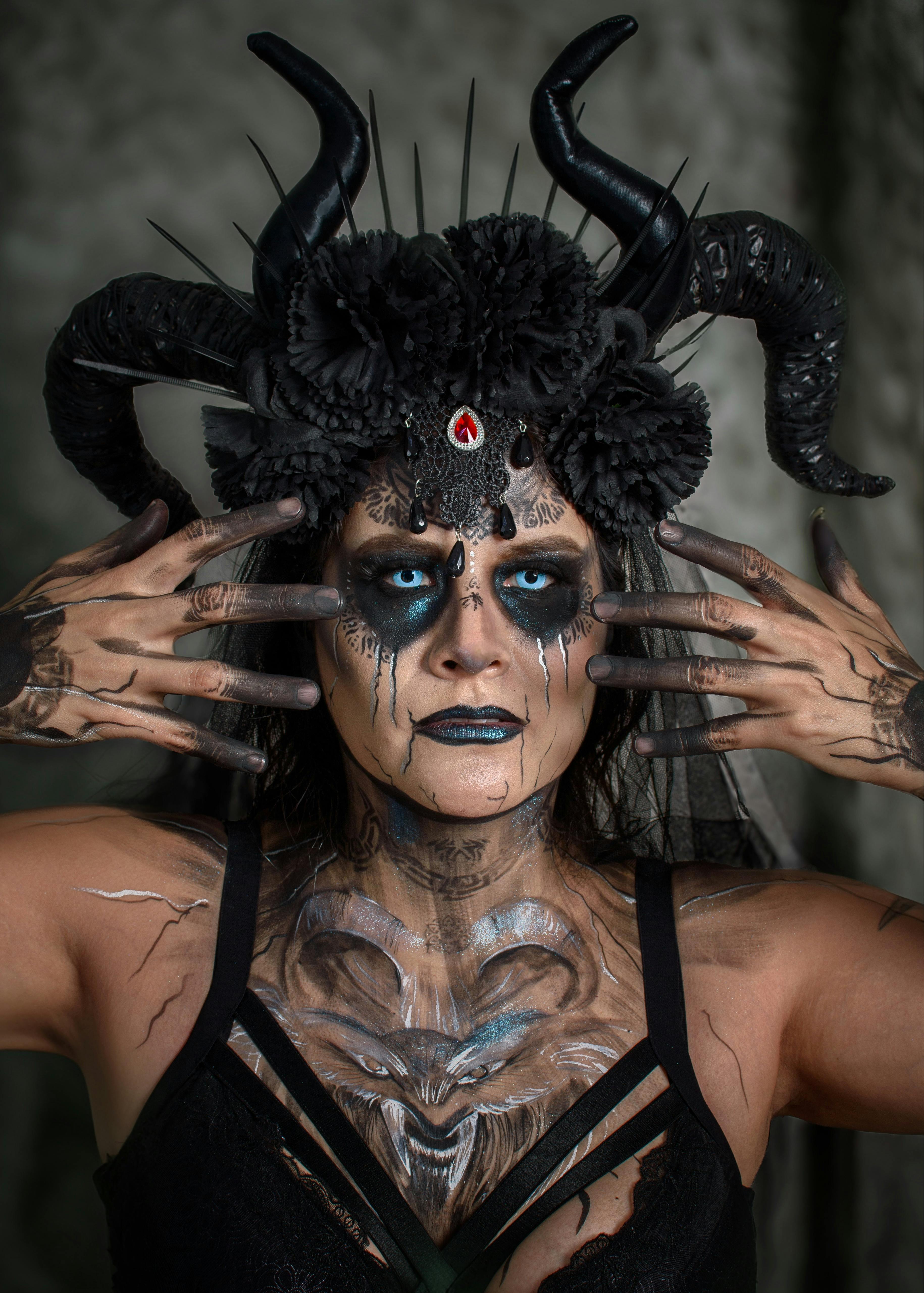 grátis Foto profissional grátis de amarelo, arte do retrato, arte do traje Foto profissional