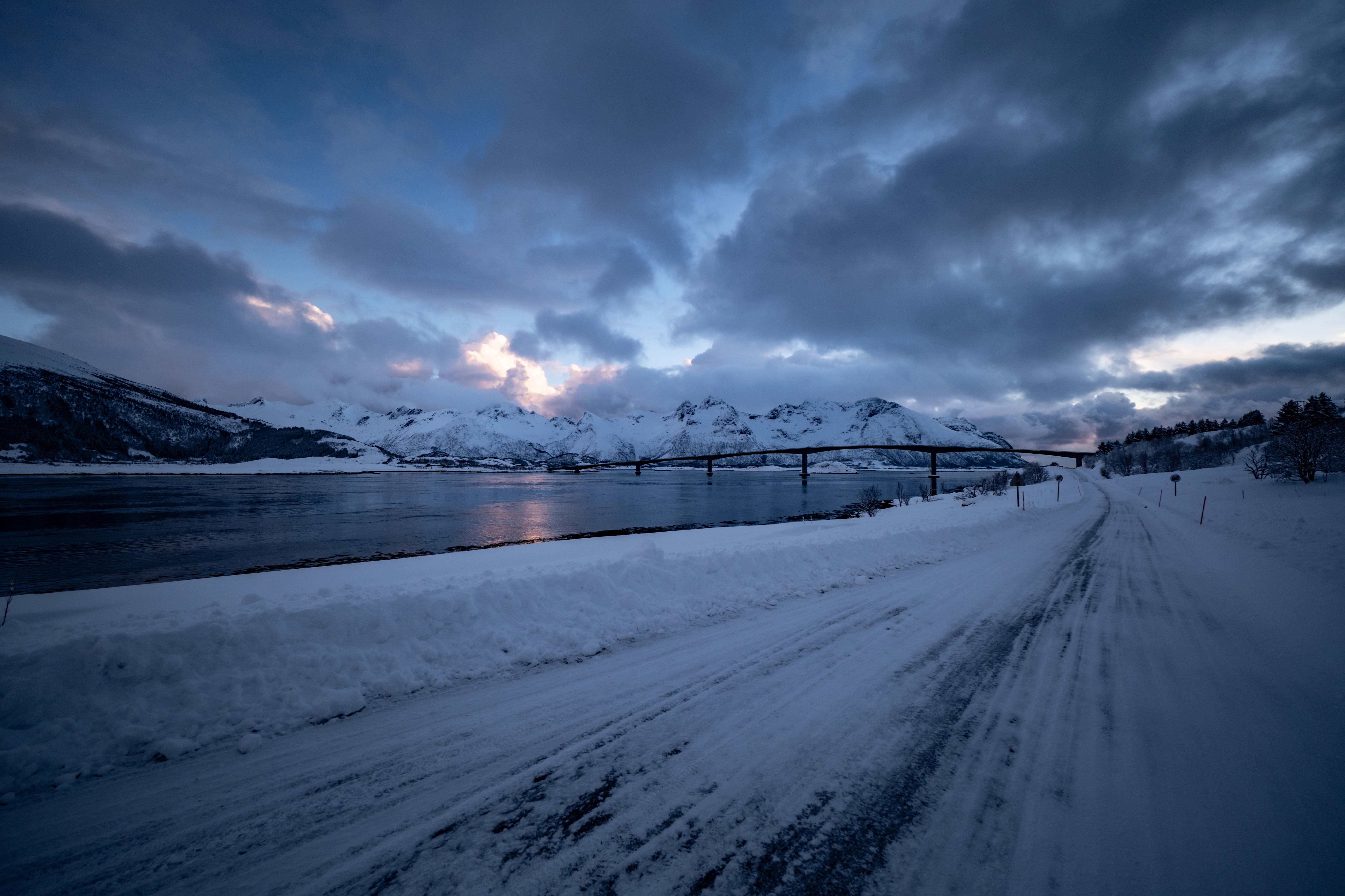 Scenic Winter Landscape with Snowy Mountains · Free Stock Photo