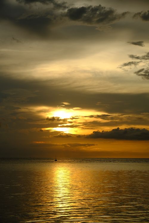 Serene Sunset Over Tranquil Ocean Waters · Free Stock Photo