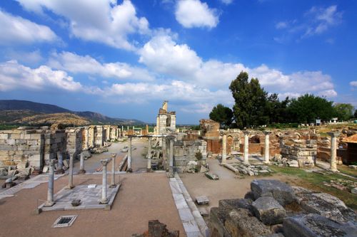 Free Explore the ancient ruins of Ephesus, Turkey, with a vibrant blue sky backdrop, capturing the historical essence. Stock Photo