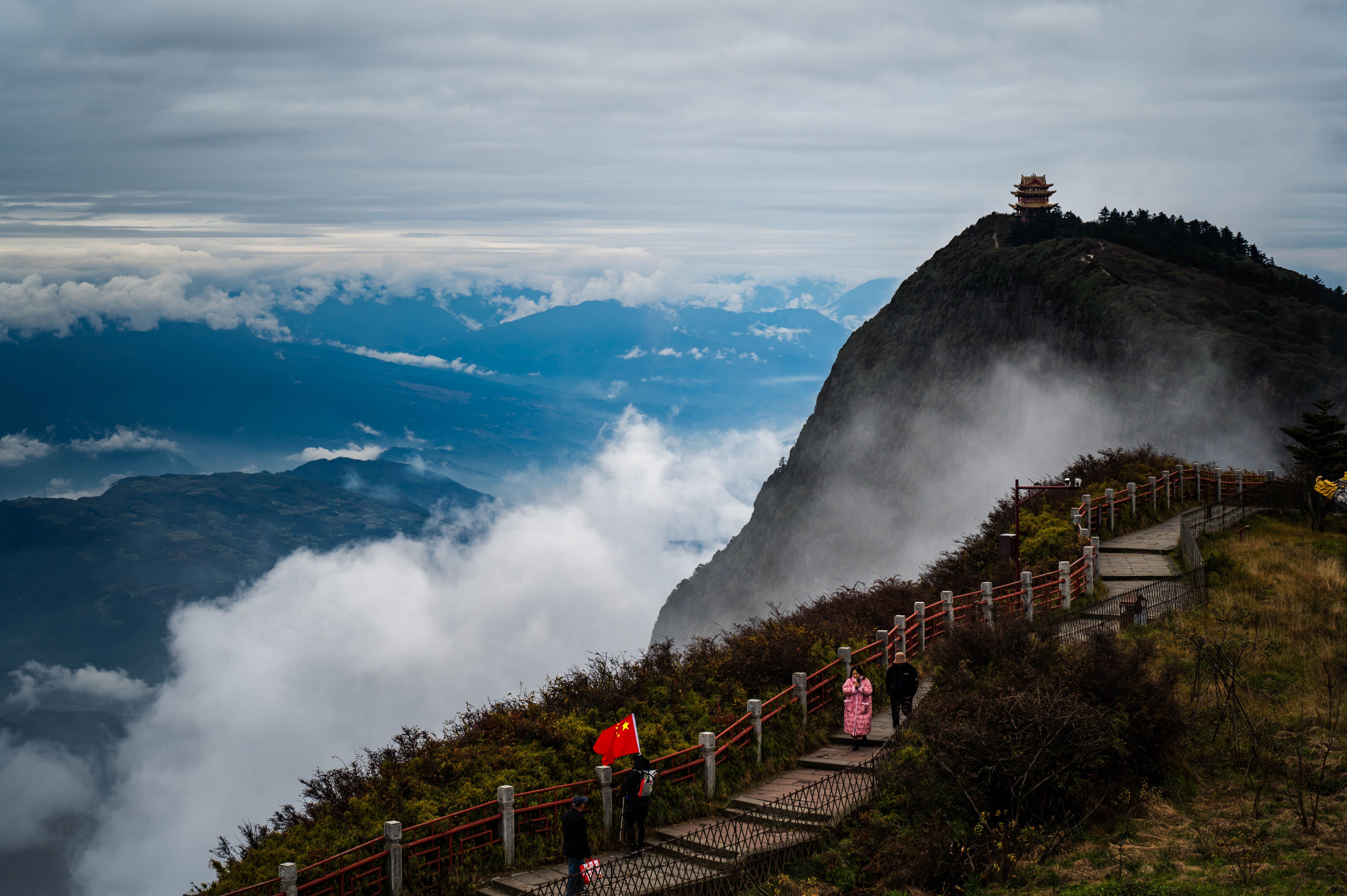 Emei Mountain Sichuan Complete Guide 2026: Summit Temple, Cable Car & Buddhist Monkeys