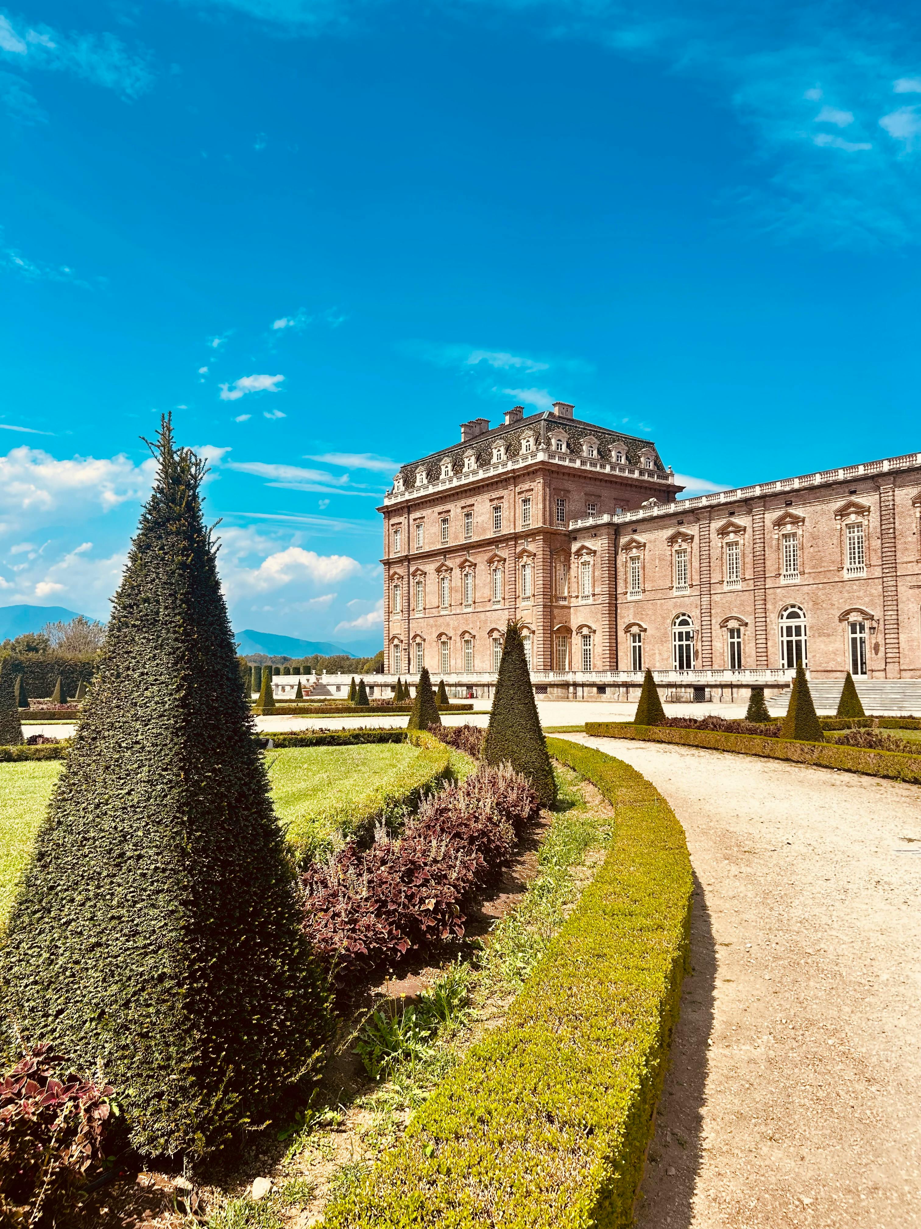 Huis Ten Bosch Palace under Clear Sky · Free Stock Photo