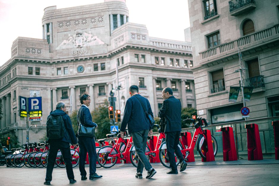 Imagen profesional de 'negociar con banco, tasas de interés, obtener mejores condiciones cómo negociar banco obtener tasas interés bajas tus strong banco negociar interés hipotecaria préstamo bancos ejecución españa tasas puede condiciones mercado según 2024 tasa ofertas riesgo' por El gringo photo