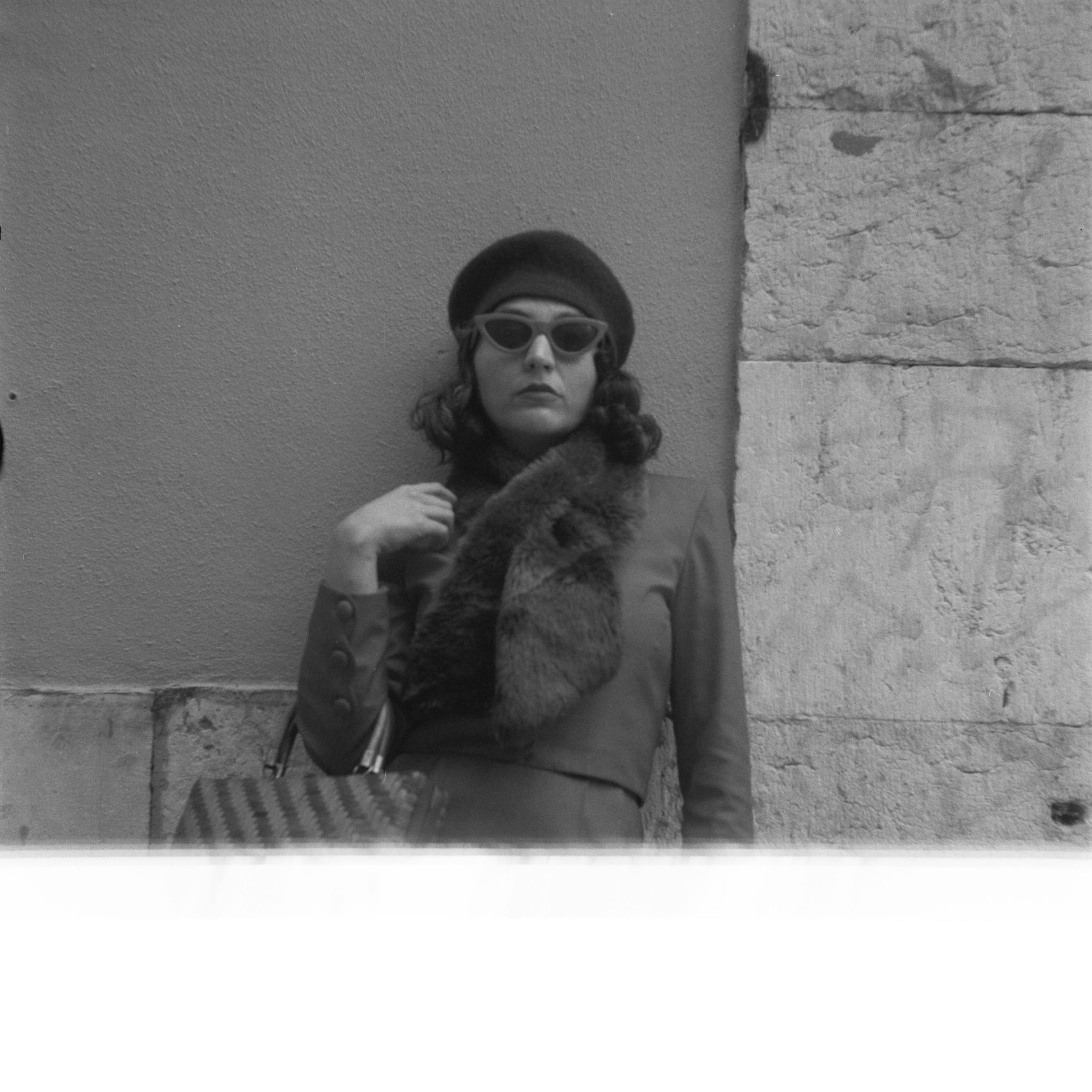 Elegant black and white portrait of a woman with a vintage style in Lisbon.
