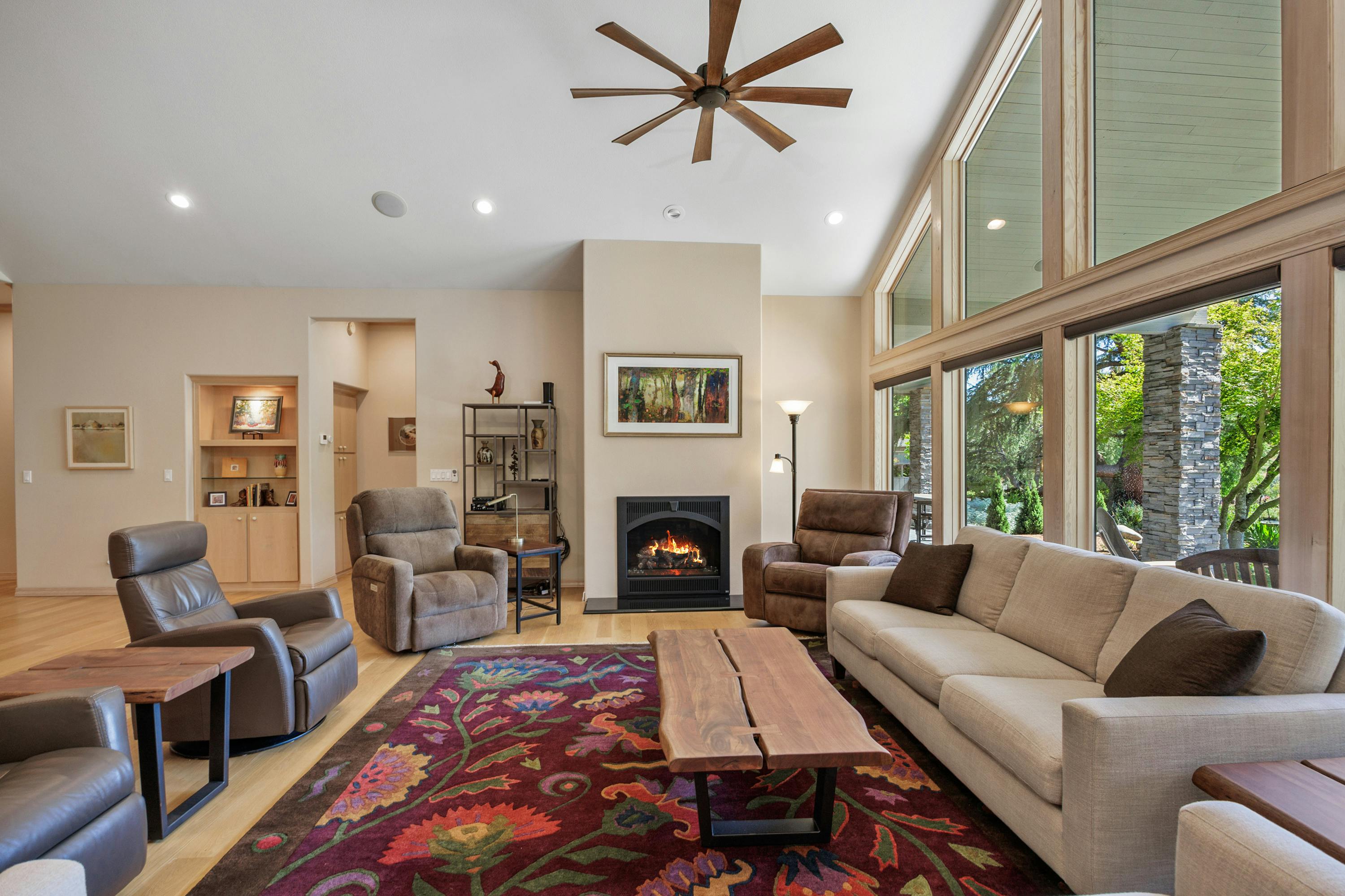 High-end, comfortable common area in a California rehab facility - Rehab centers California