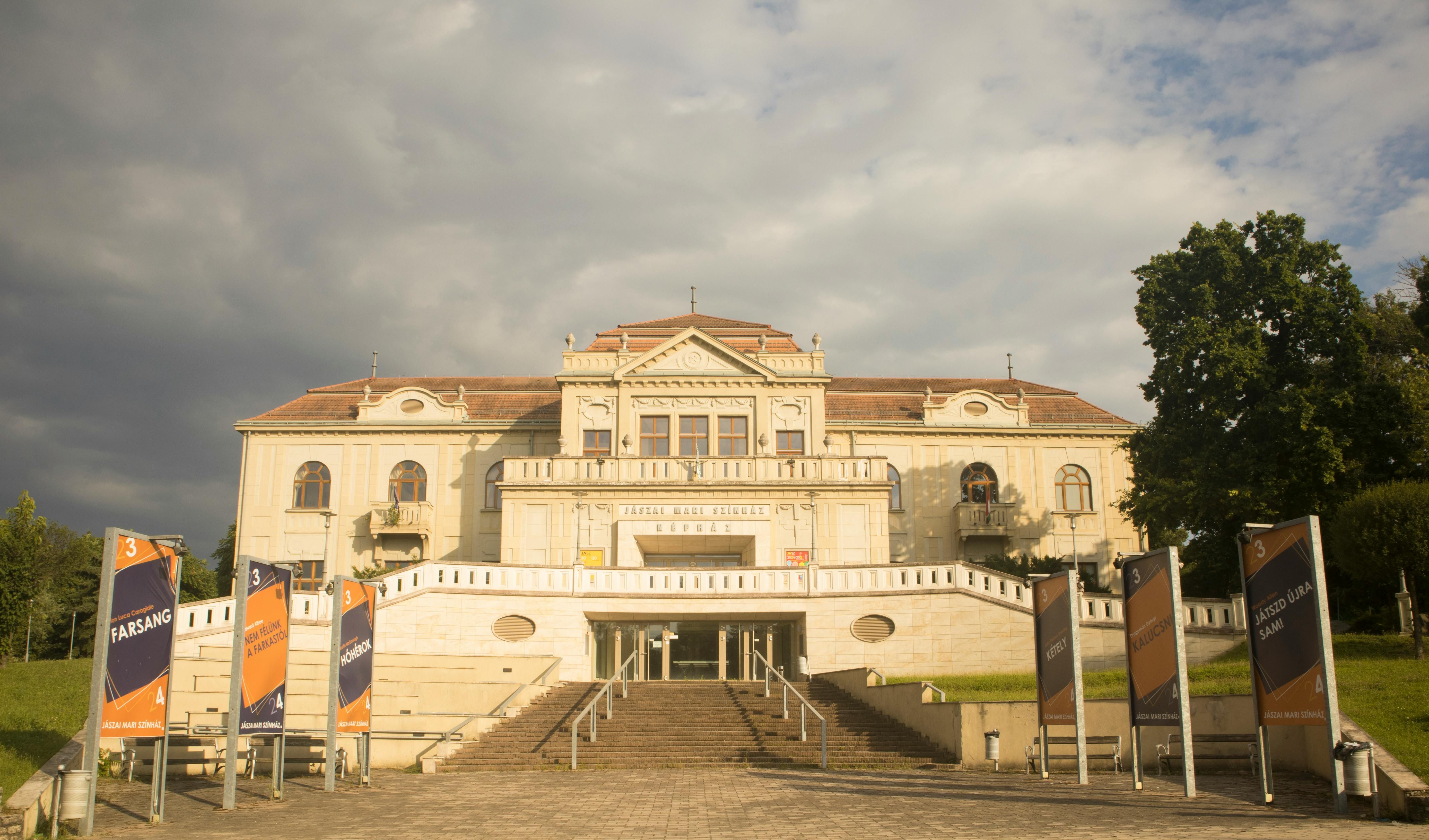 Elegant historic building under cloudy sky · Free Stock Photo