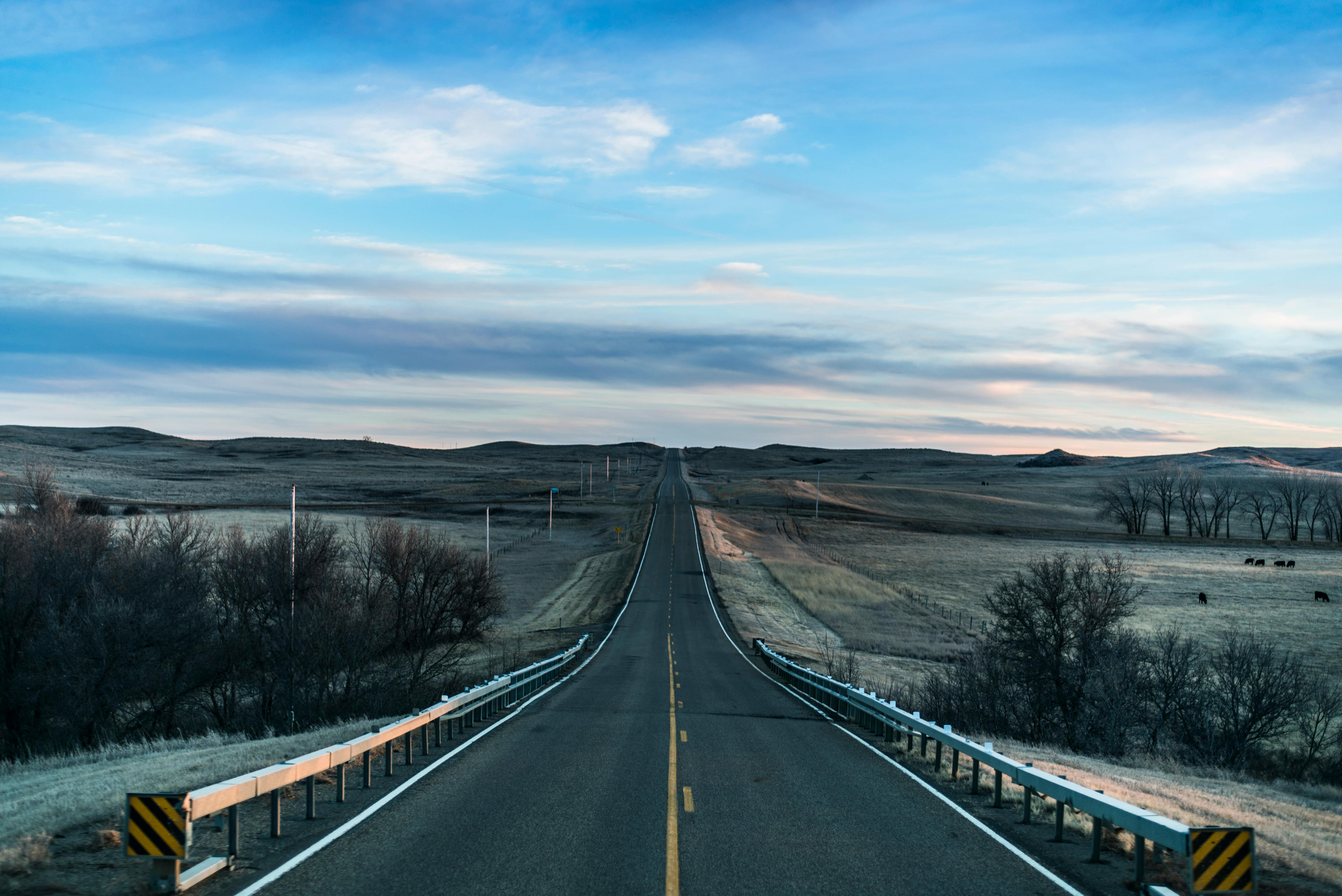 Endless Open Road through Prairie Landscape · Free Stock Photo, image size:1124x750