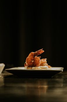 Ragout de Fruits de Mer à la Cioppino avec Pain Croustillant