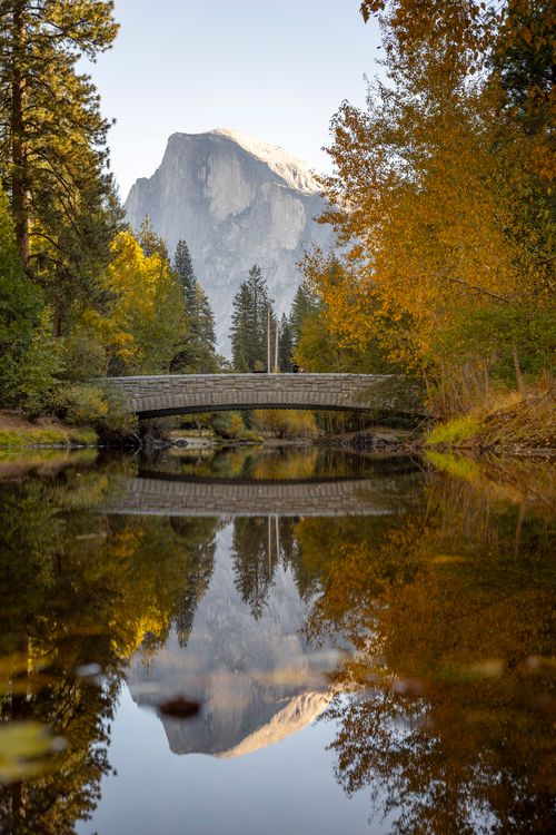 Scenic Autumn View of Yosemite's Half Dome · Free Stock Photo