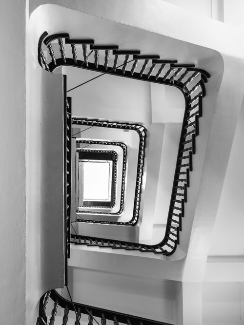 Free Monochrome view of an abstract spiral staircase in a Hamburg building, showcasing geometric elegance. Stock Photo