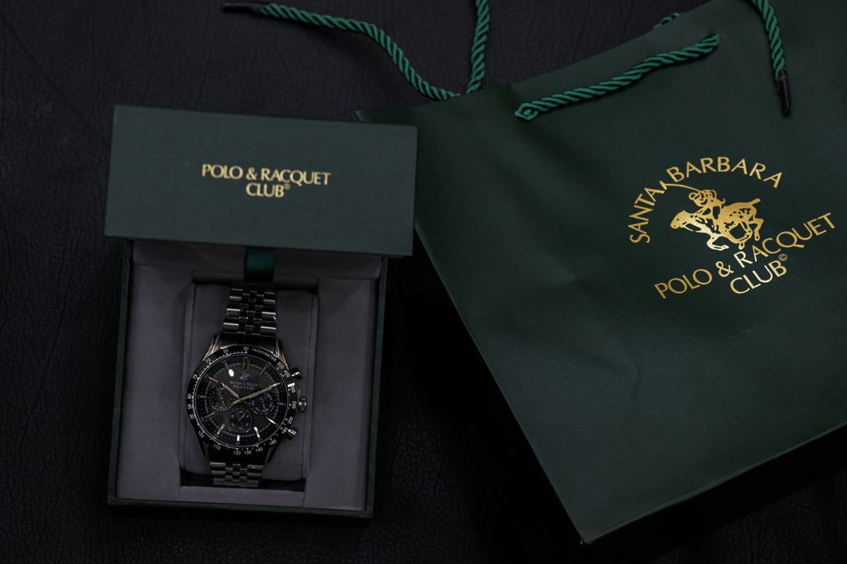 Presentación de reloj listo para entrega en estuche
