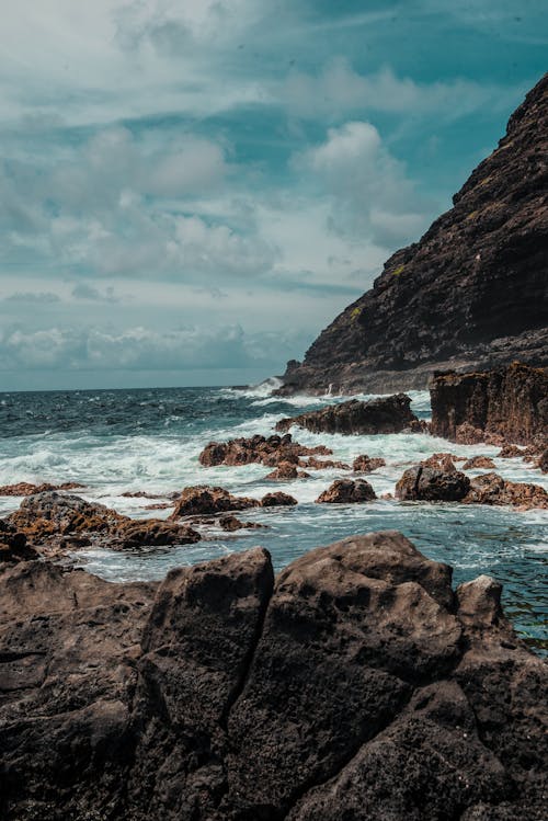Ilmainen kuvapankkikuva tunnisteilla aallot, cliff edge, erämaa