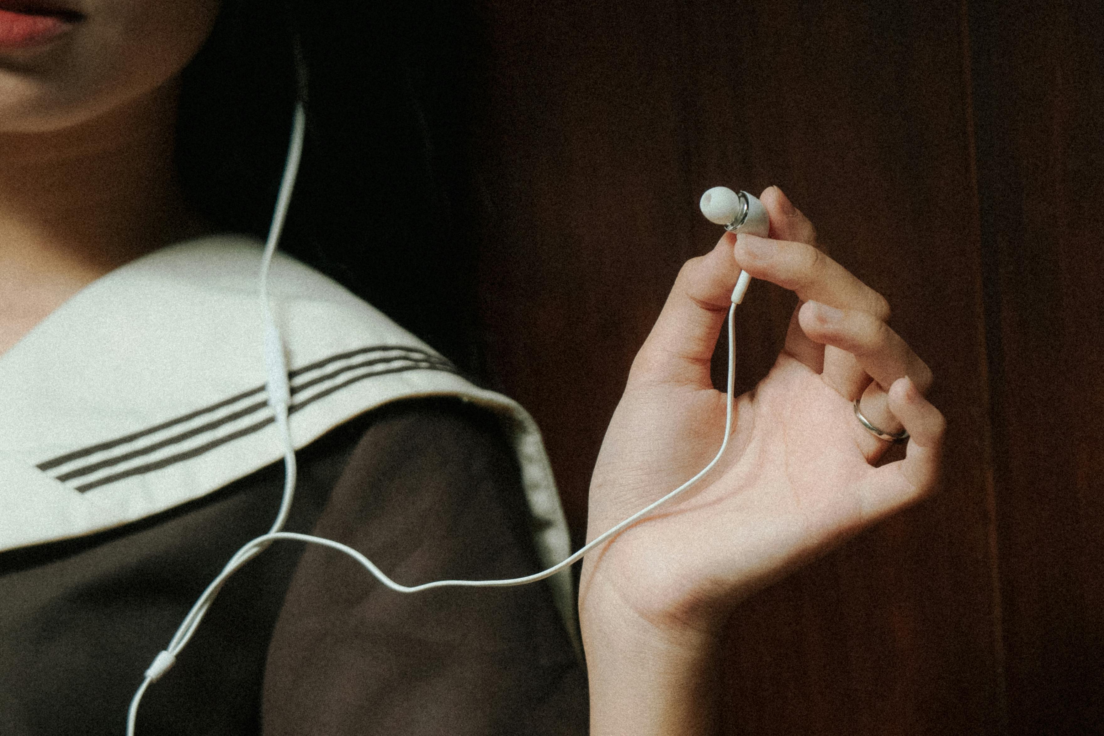 Moshi Moshi upbeat on lifestyle shopping — Photo by Văn Nguyễn Hoàng on Pexels