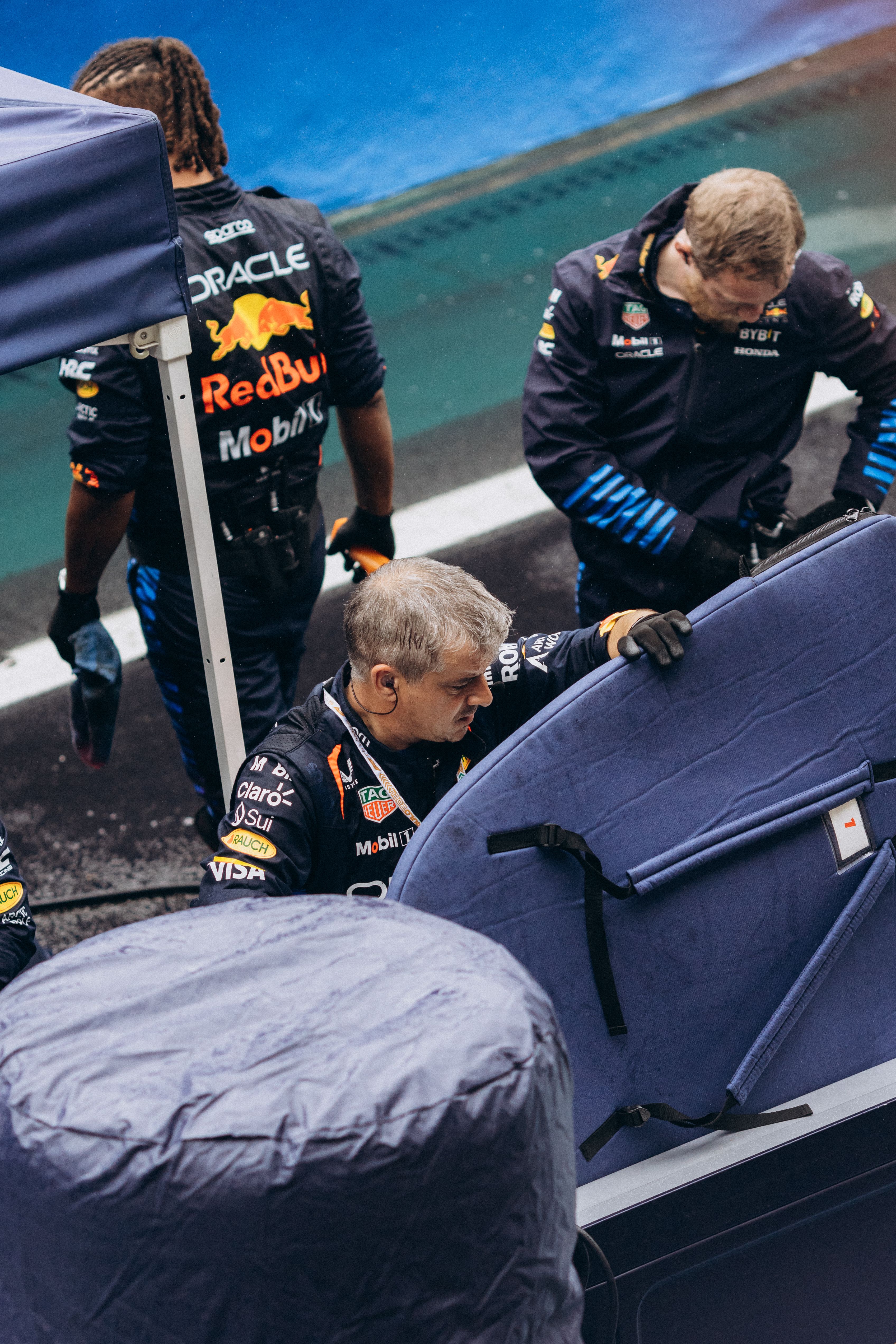 Team Preparing for Formula One Race Day · Free Stock Photo