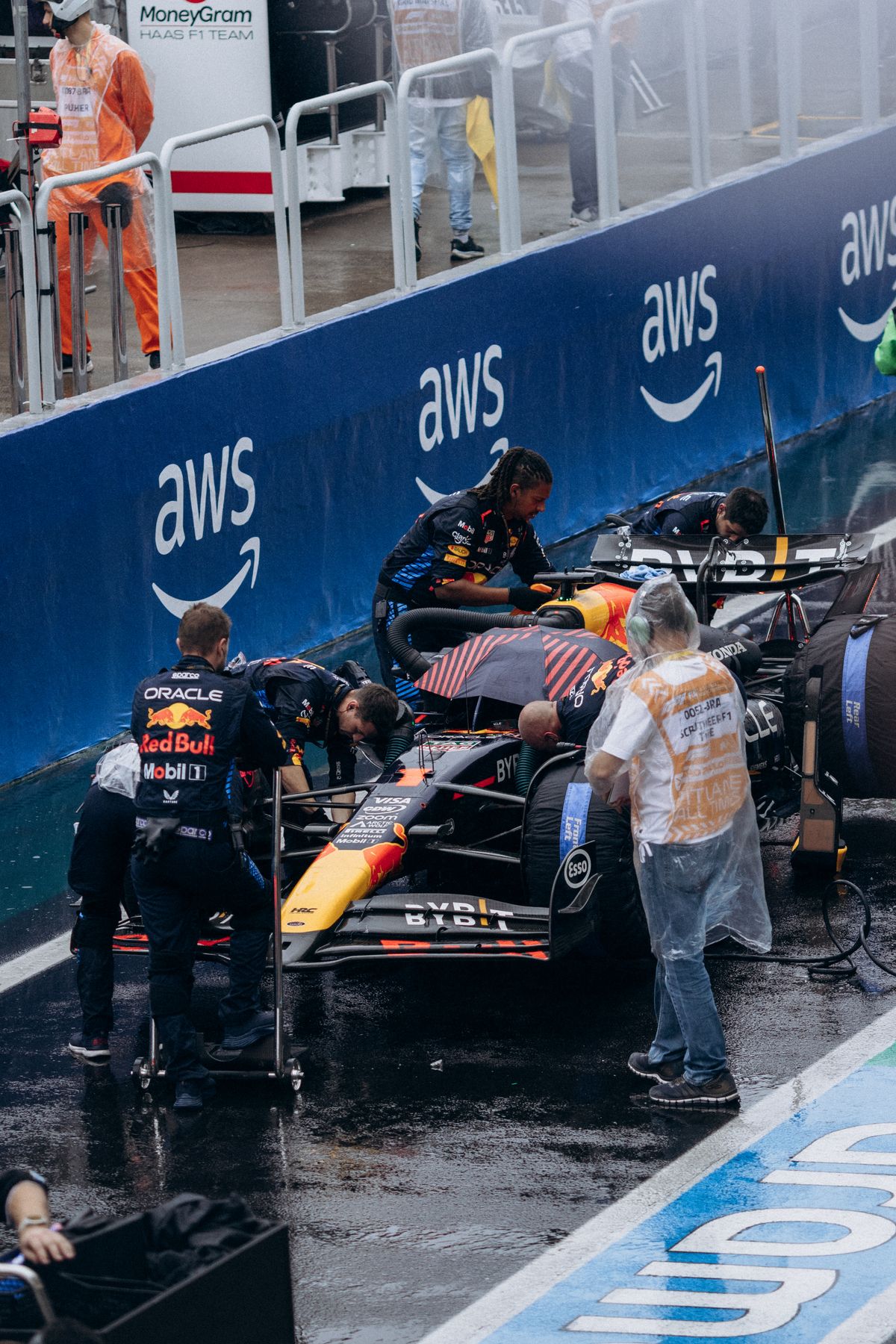 F1 Paddock Briefing: 'He's gone missing' - Hill questions Russell's mindset