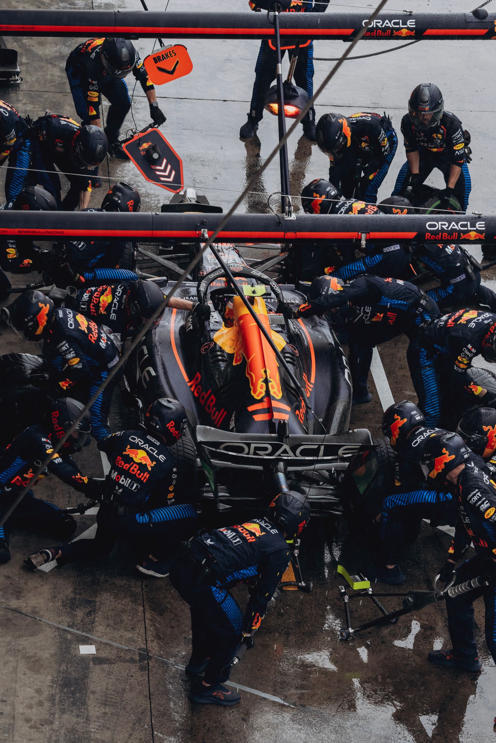 High-speed Formula 1 race car on track · Free Stock Photo