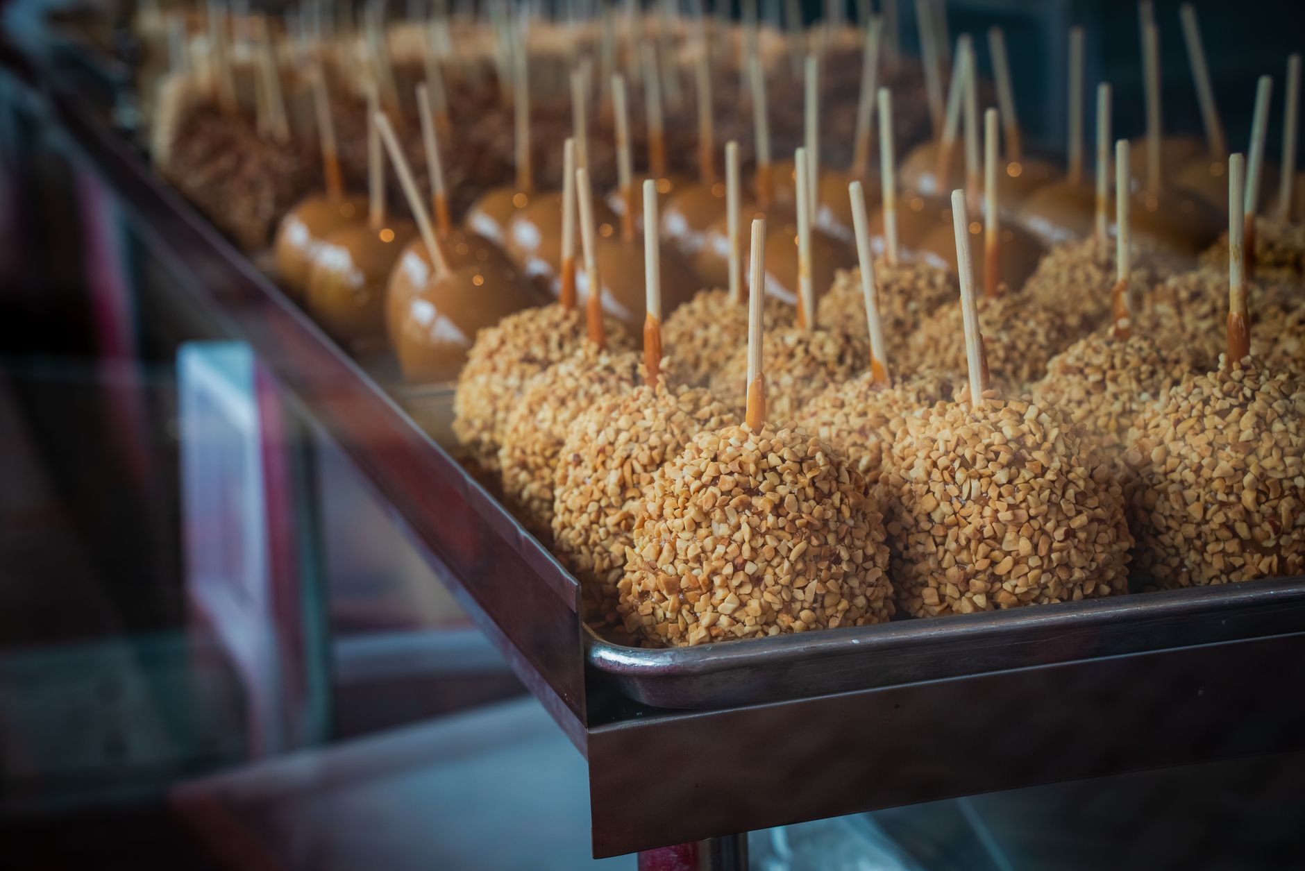 Caramel Apple Slices with Peanuts