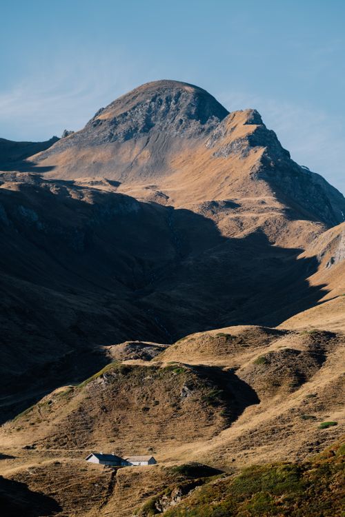 Free Stunning mountain landscape with rolling hills and clear blue skies. Stock Photo