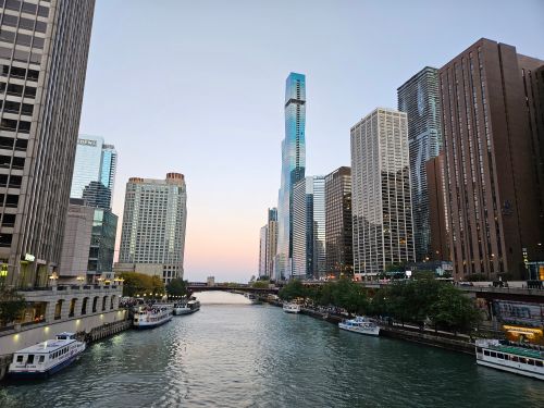 Free A breathtaking view of Chicago's skyline along the river at golden hour. Stock Photo