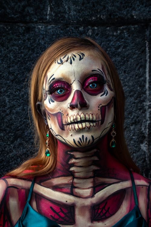 Free A striking portrait of a woman in elaborate Dia de los Muertos Catrina makeup, showcasing cultural heritage. Stock Photo