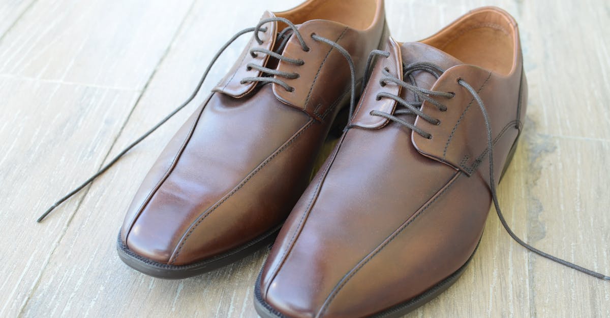 How to dye leather shoes brown