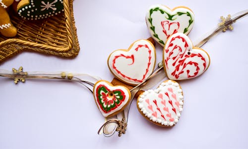 Photographie à Plat De Biscuits Cuits Au Four En Forme De Coeur