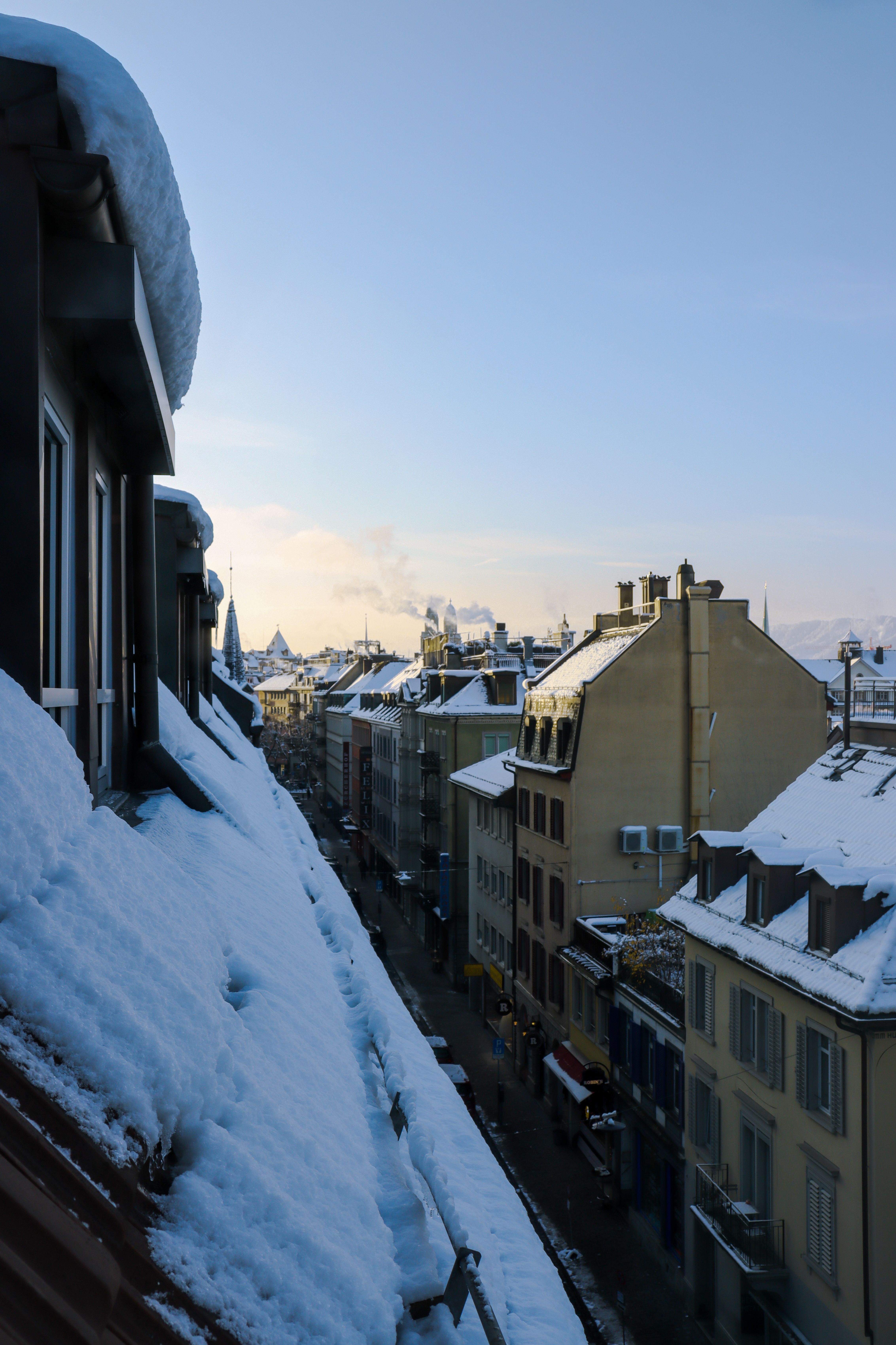 Snow-Covered Rooftops in Wintery Zürich · Free Stock Photo