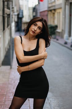 Fashionable woman posing elegantly in İstanbul's charming street.