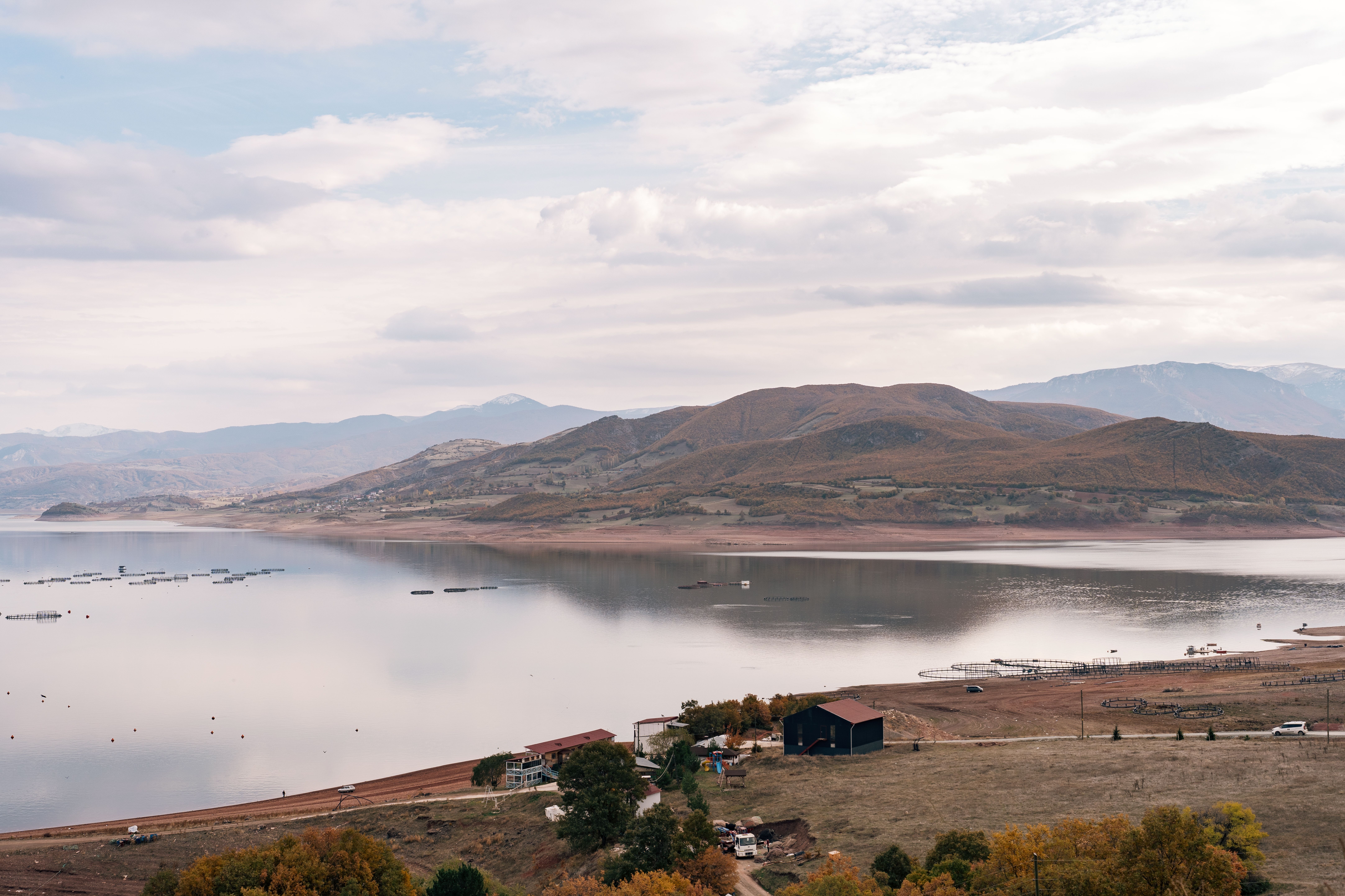 Scenic Mountain Lake View with Cloudy Sky · Free Stock Photo