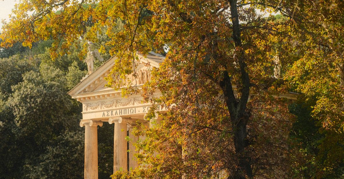 Tepel Rome Temple of Aesculapius in Autumn, Rome · Free Stock Photo
