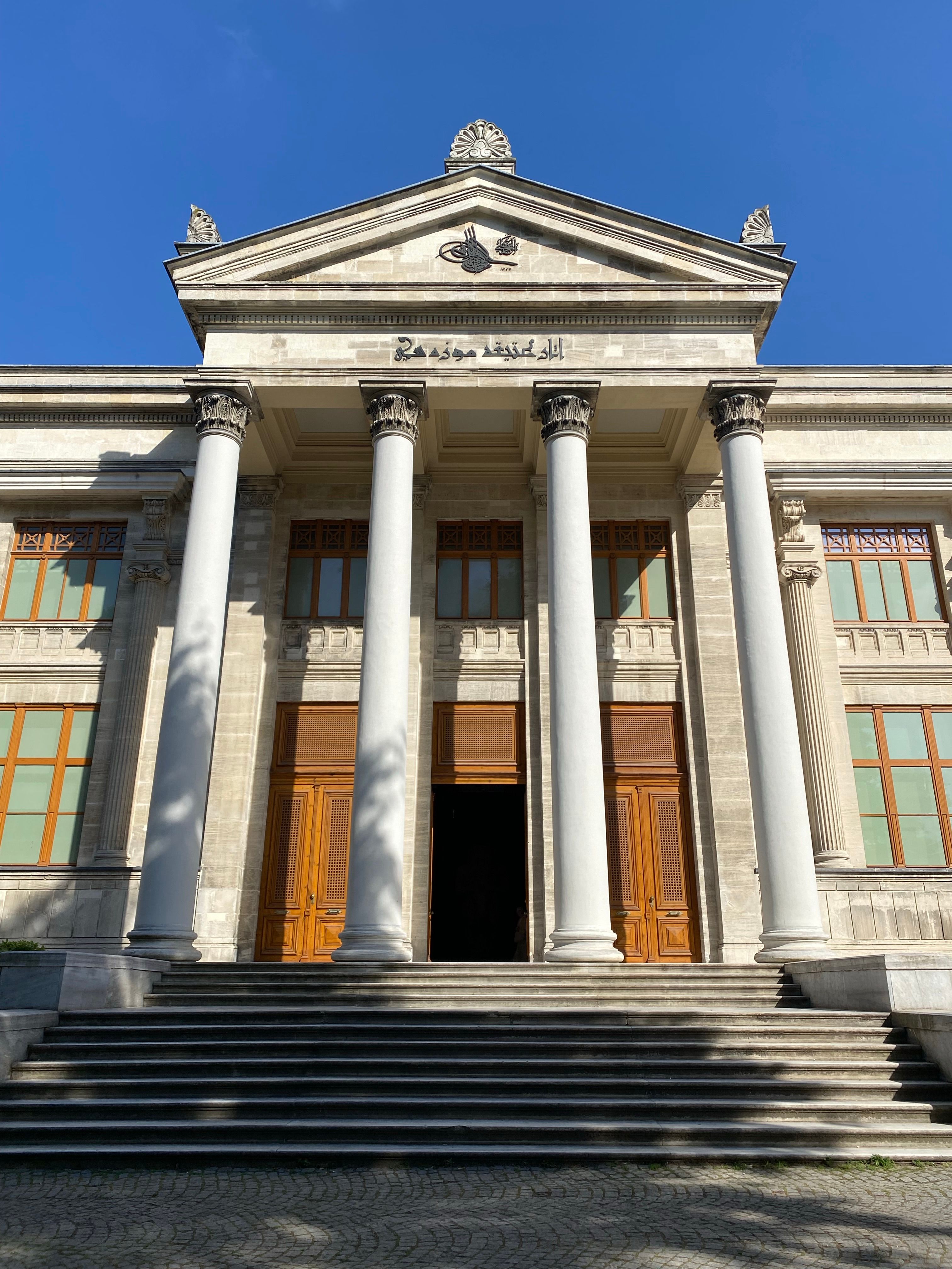 Classical Architectural Building with Columns · Free Stock Photo