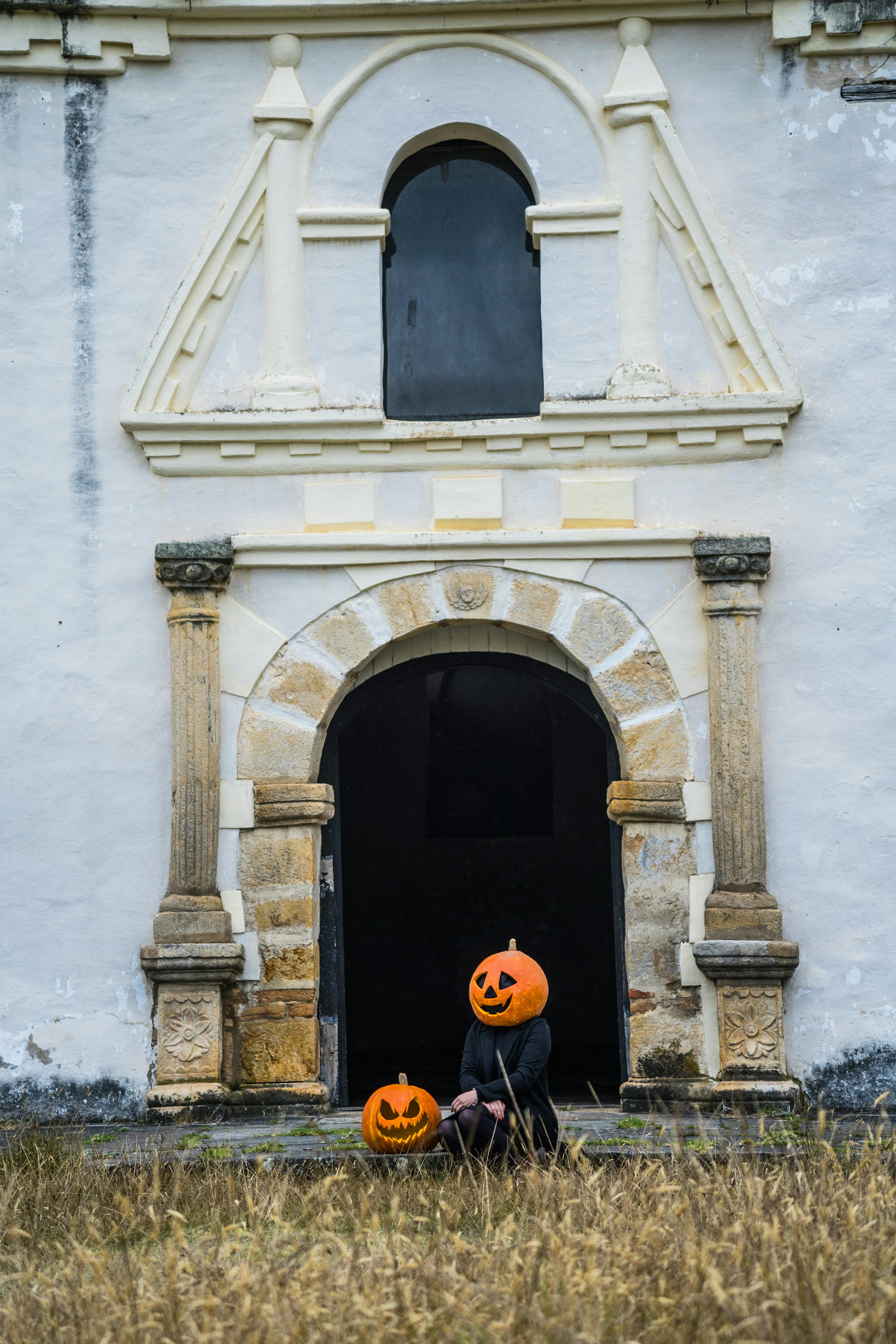 Concurs de costume cu premii pentru cele mai originale ținute. FOTO