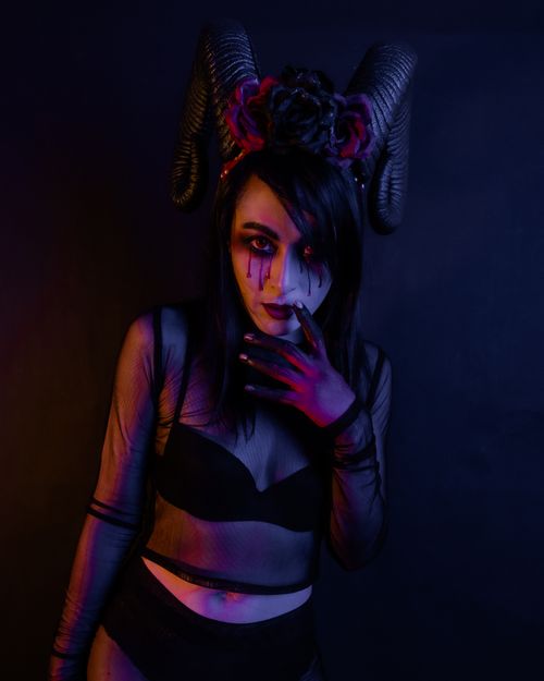 Free A gothic portrait showcasing surreal makeup and horror elements in dark lighting. Stock Photo