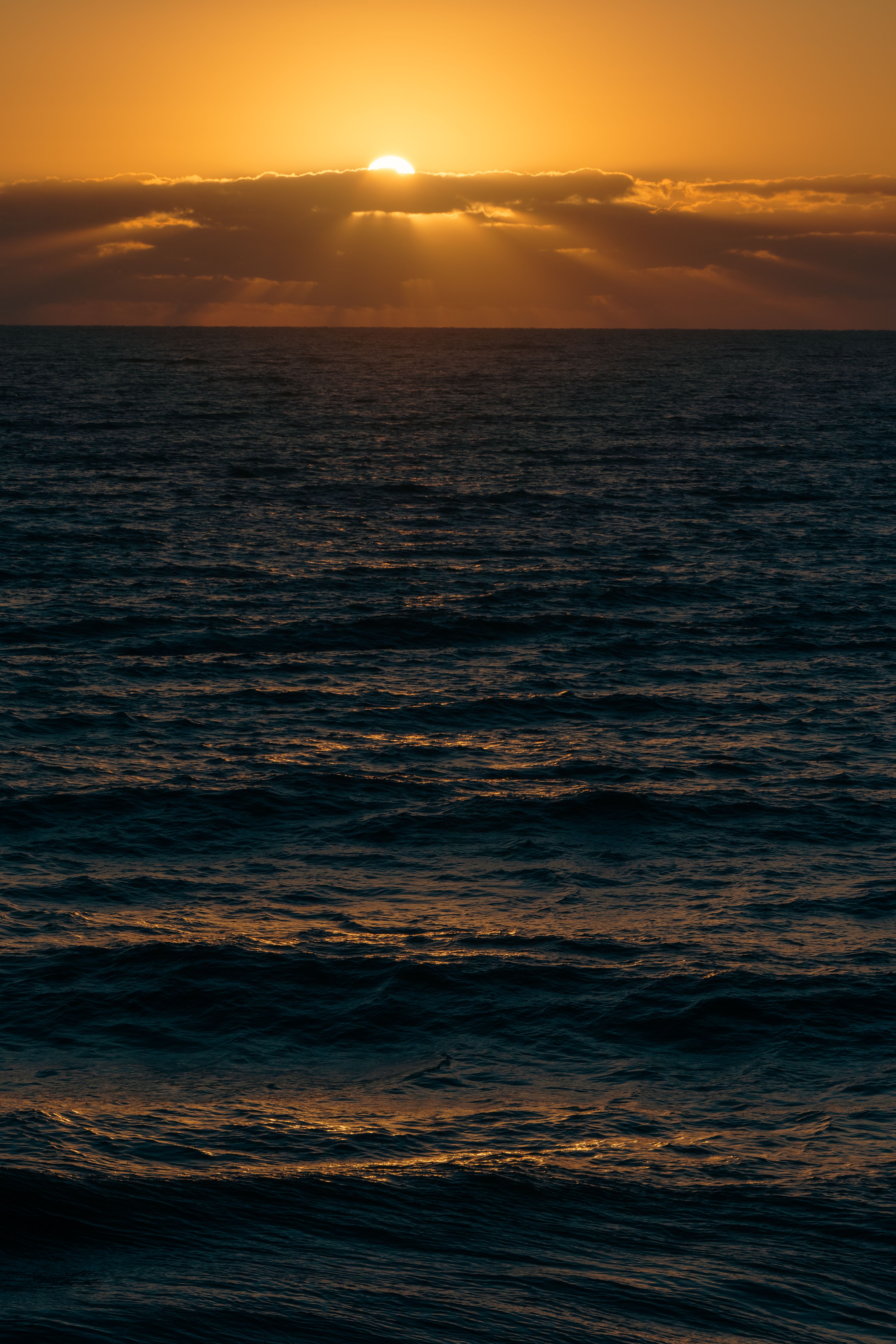 Golden Sunset Over Tranquil Ocean Waves · Free Stock Photo