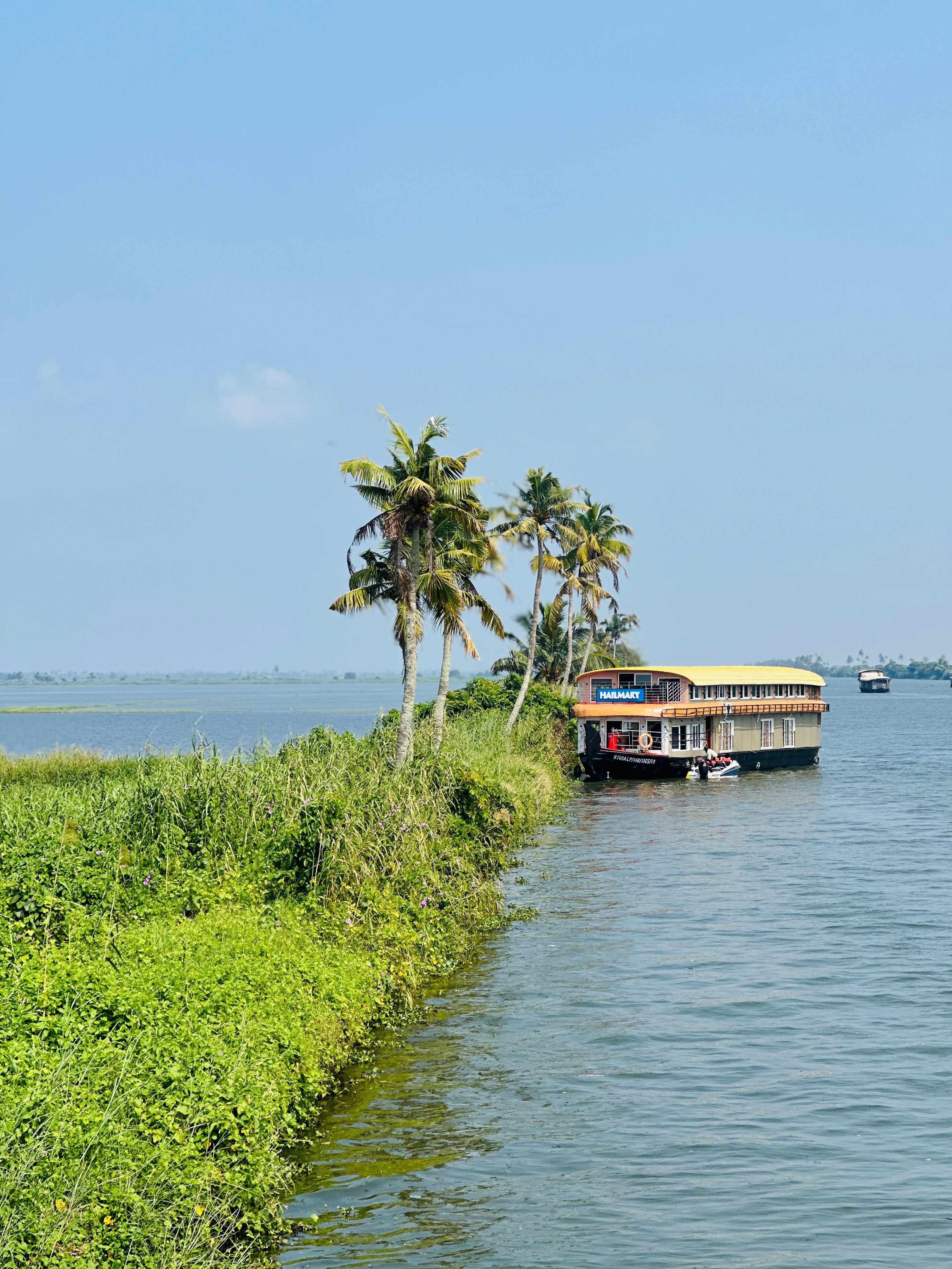Scenic Kerala Houseboat on Serene Backwaters · Free Stock Photo