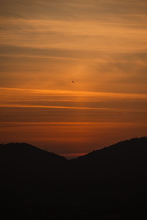 Free A mesmerizing sunset with golden hues over the Graz mountains, creating a tranquil atmosphere. Stock Photo