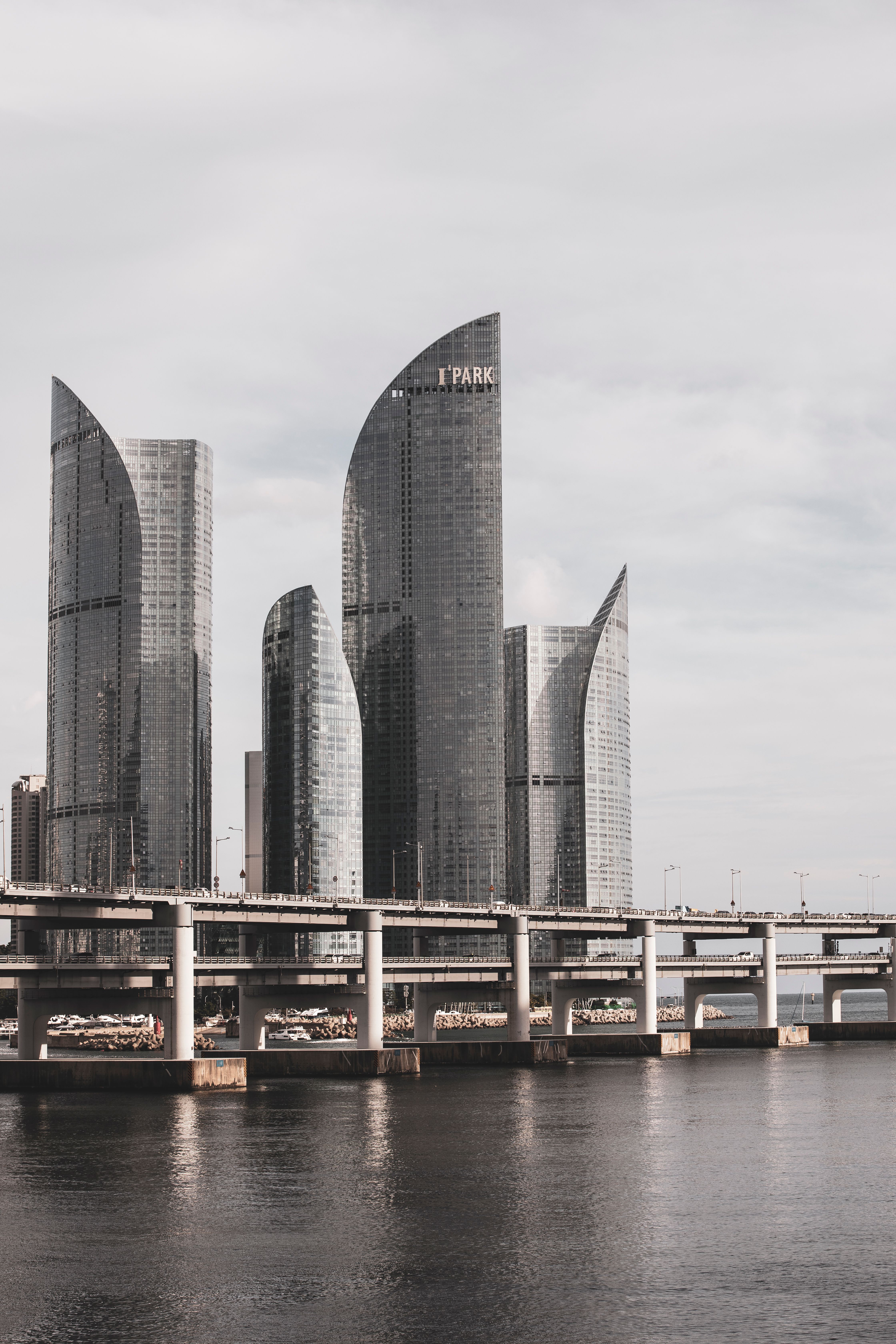 Rascacielos Modernos En El Paseo Marítimo De Busan · Foto de stock gratuita