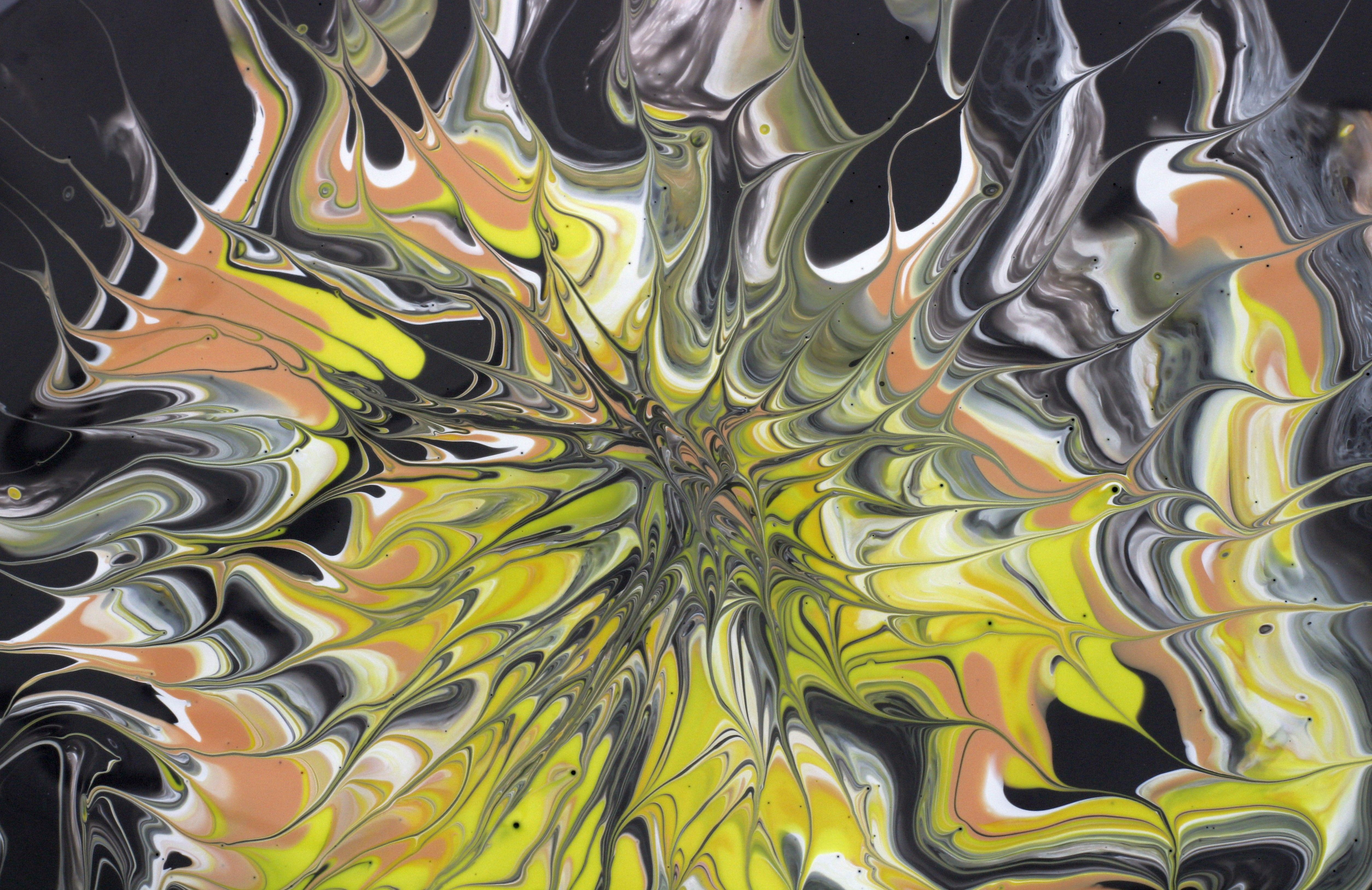 Vibrant Abstract Fluid Art in Yellow and Black · Free Stock Photo