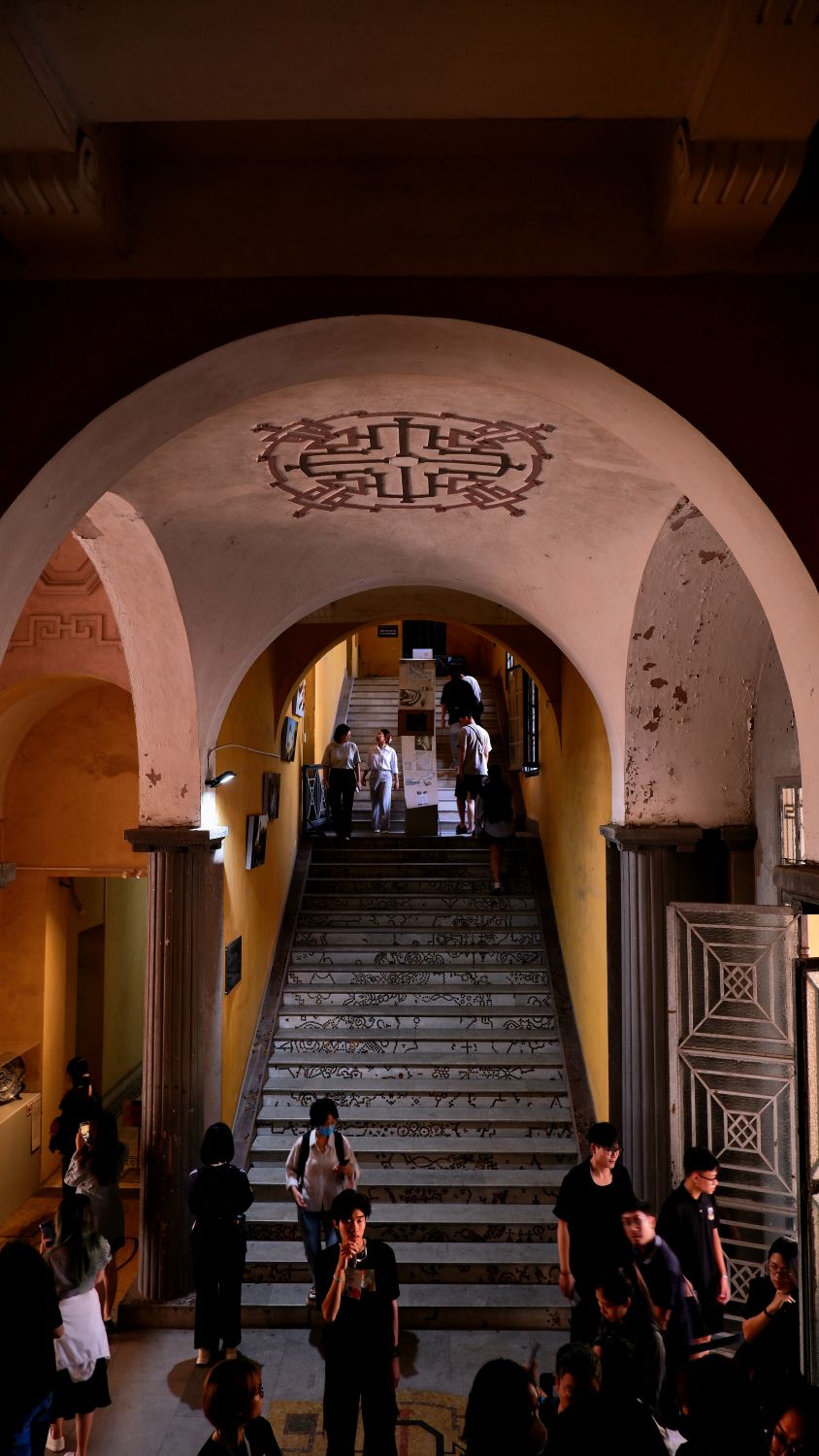 Crowded Staircase in Historical Building in Hanoi · Free Stock Photo