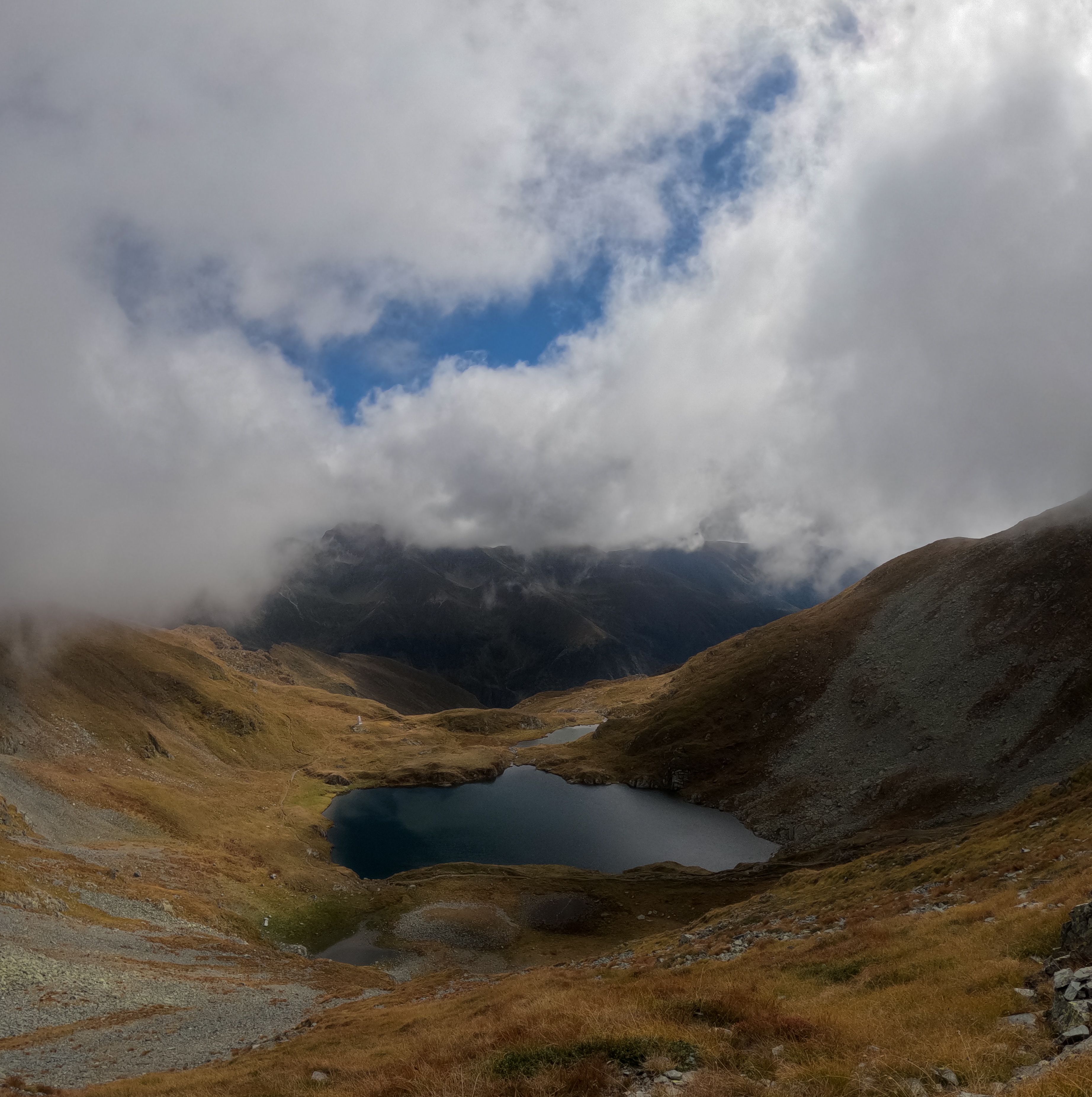 Spectacular Mountain Lake View with Clouds · Free Stock Photo