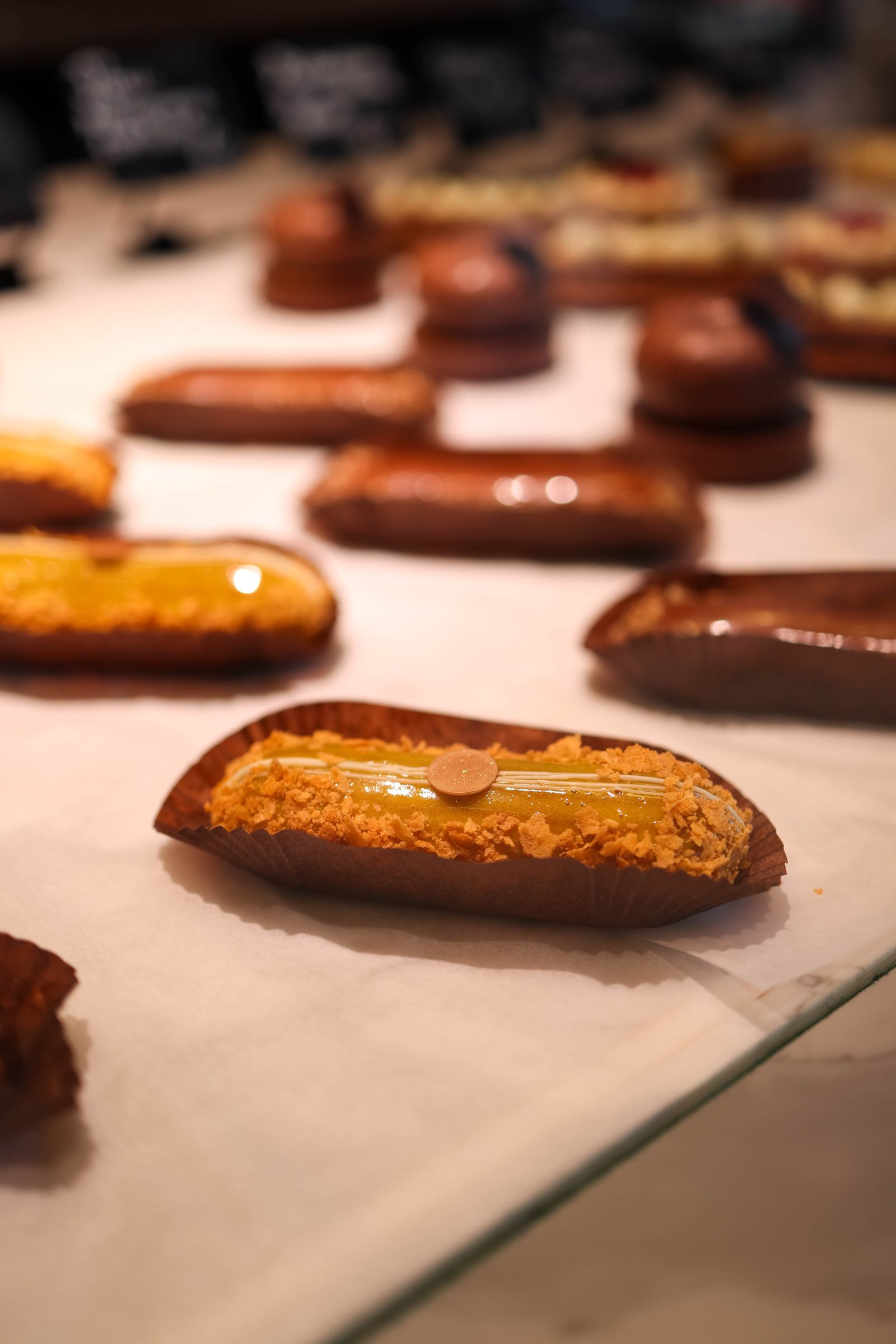 Entremets de saison à la mousse soyeuse et glaçage miroir