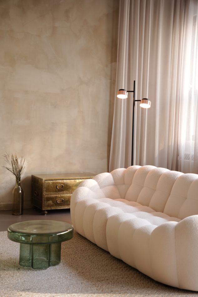 Salon Japandi serein avec textures chaleureuses