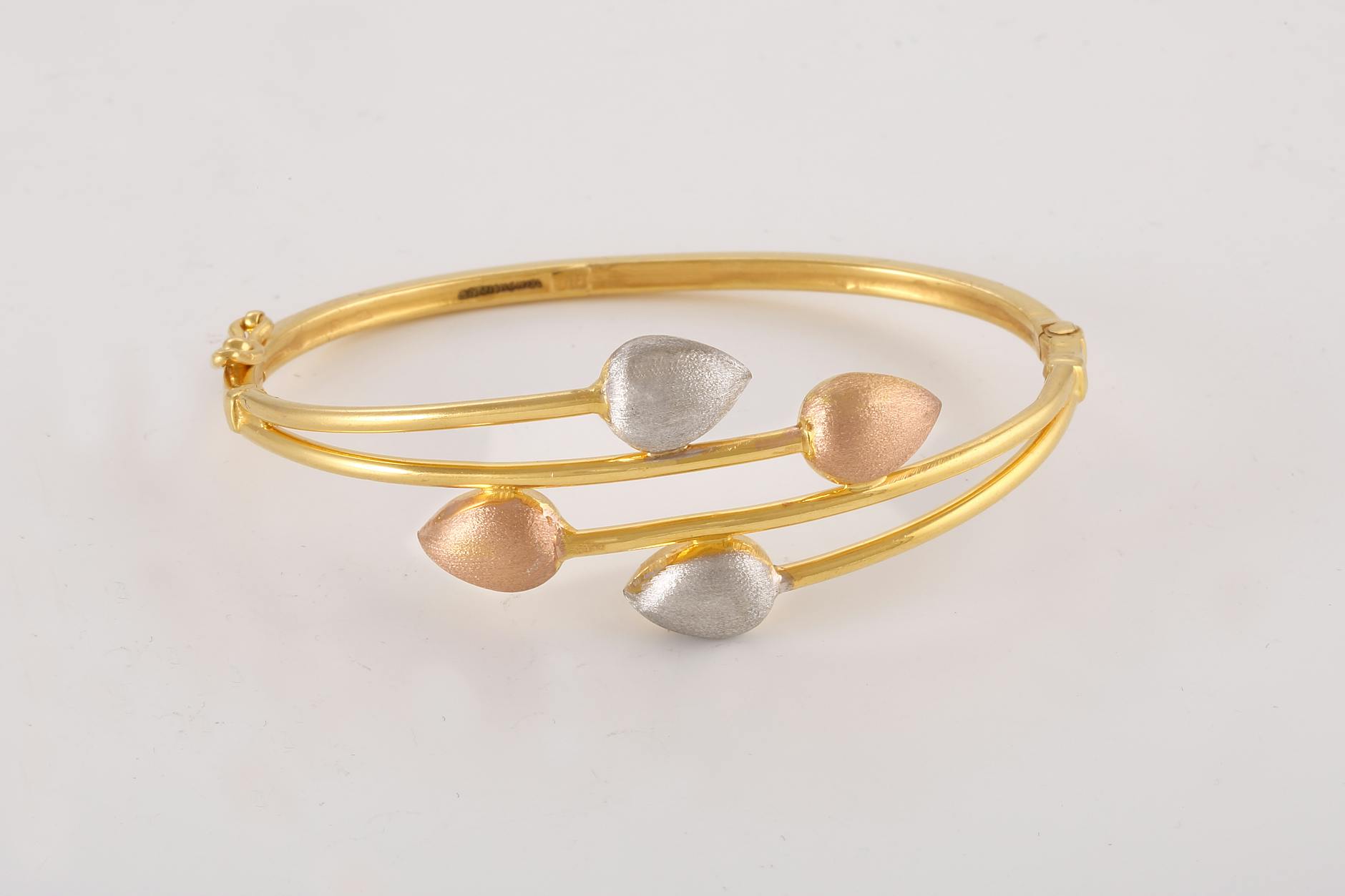 Metallic Accents In Small Living Room Decor With Gold, Silver, And Brass Accessories