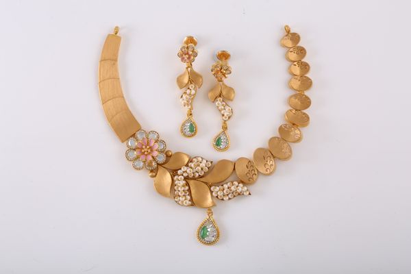 Gold necklace set