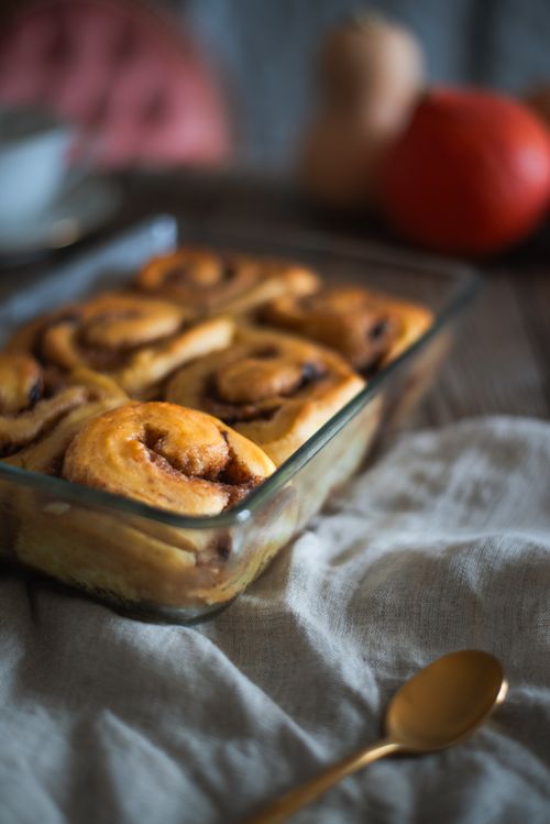 Free Freshly baked cinnamon rolls in a glass dish, perfect for a cozy autumn breakfast. Stock Photo