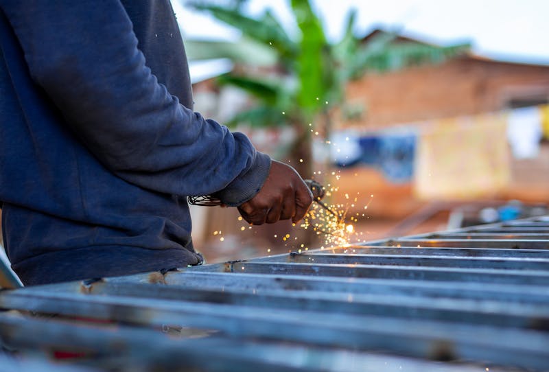 Cómo evitar la deformación térmica al soldar chapa fina - Guía completa