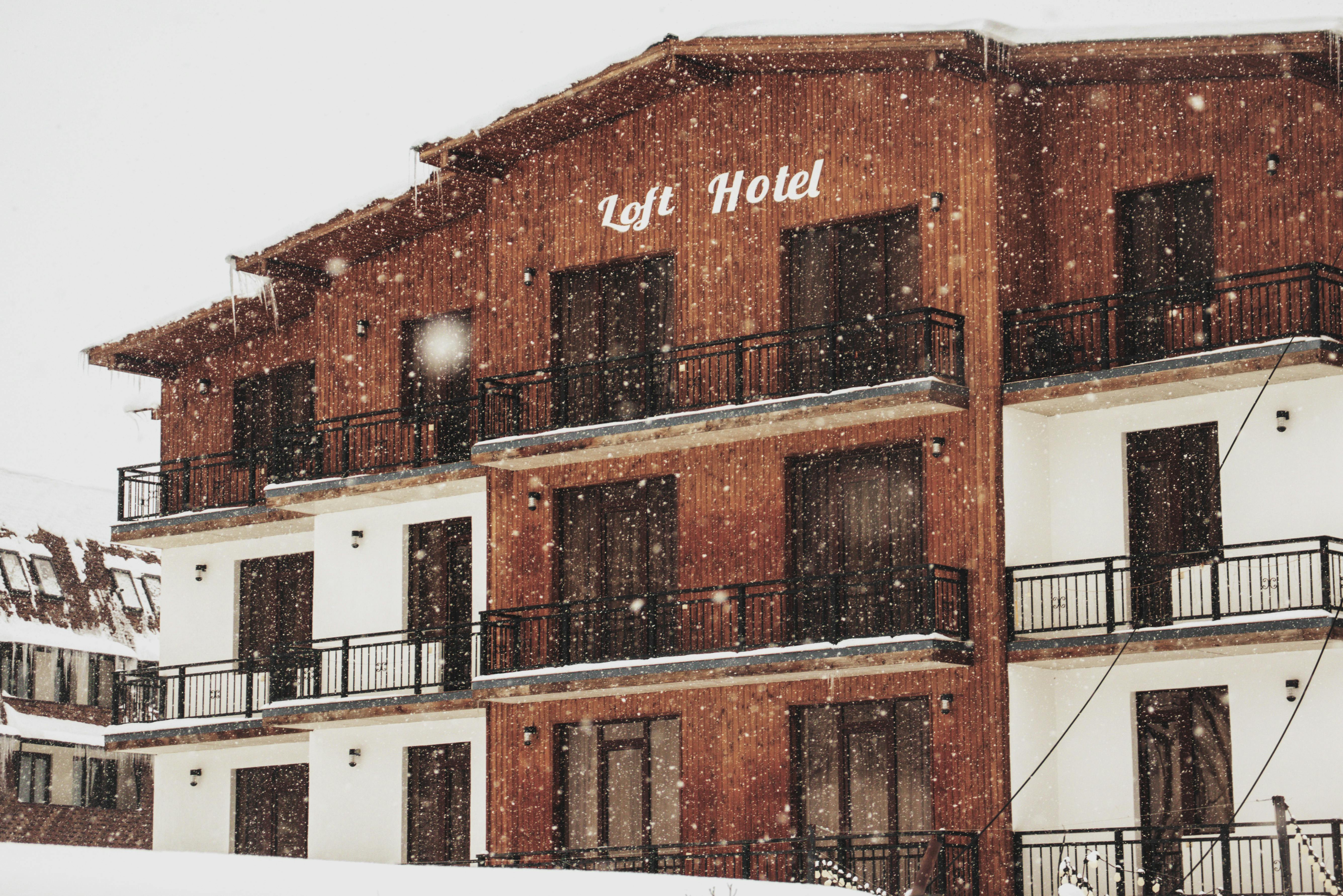 hotel booking, travel deals, vacation rentals, staycations, lodging options, Accommodation & booking — Photo by Lexa Shep on 